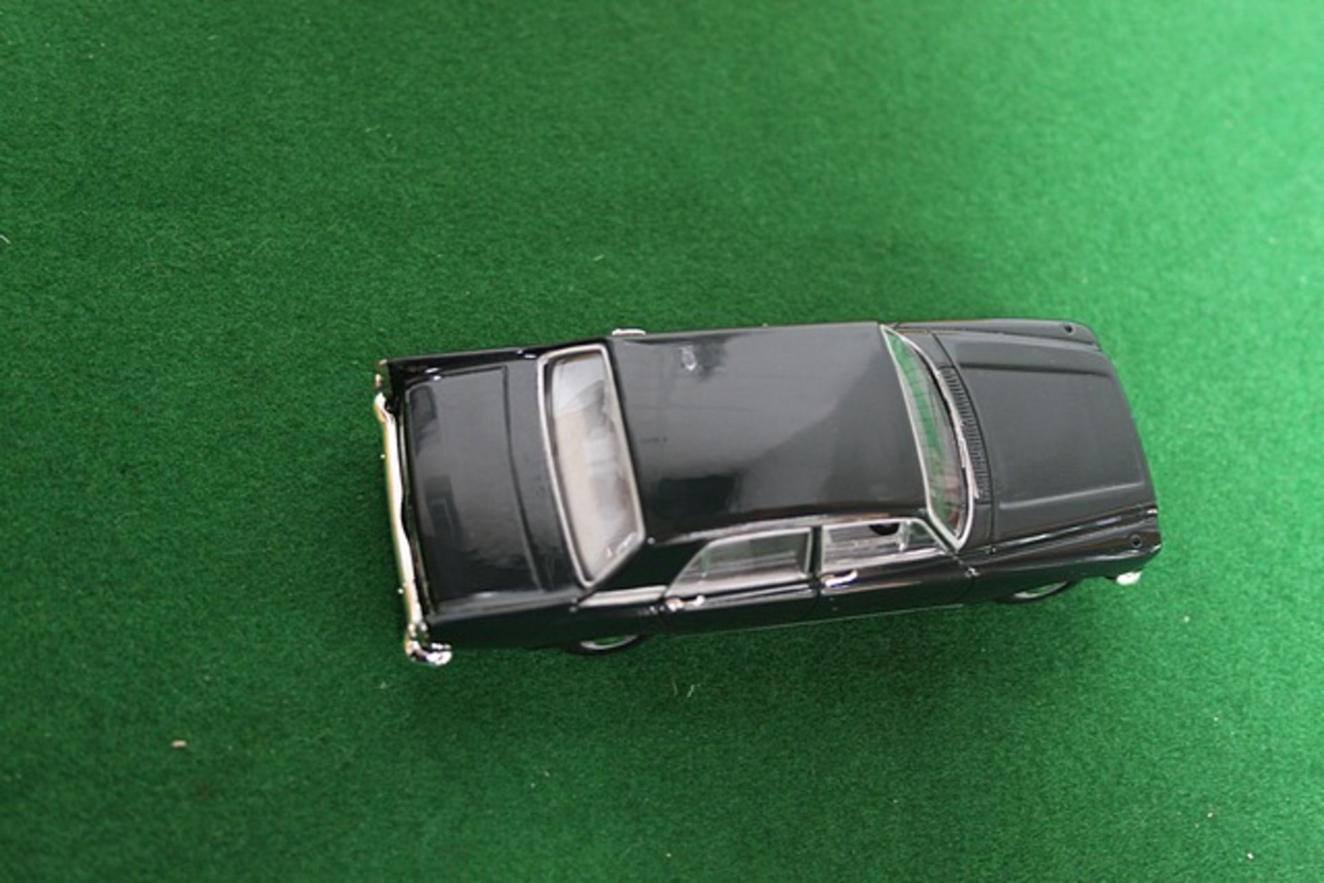 Vanguards # VA46001 Ford Zephyr 6 Mark III In Goodwood Green Scale 1/43 Complete With Box - Image 2 of 3