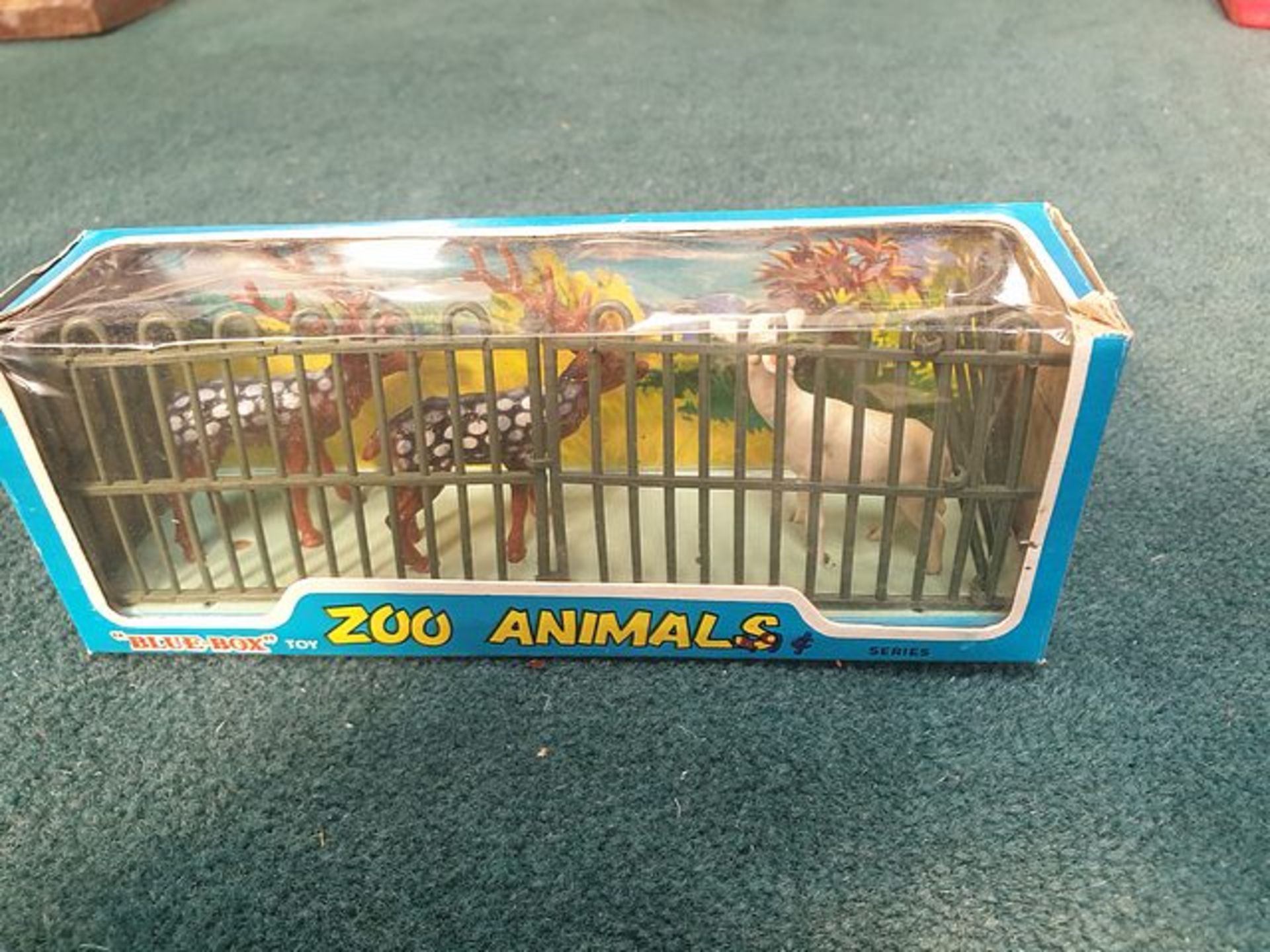 Blue Box International #77644 Zoo Animals Deers Complete In Box