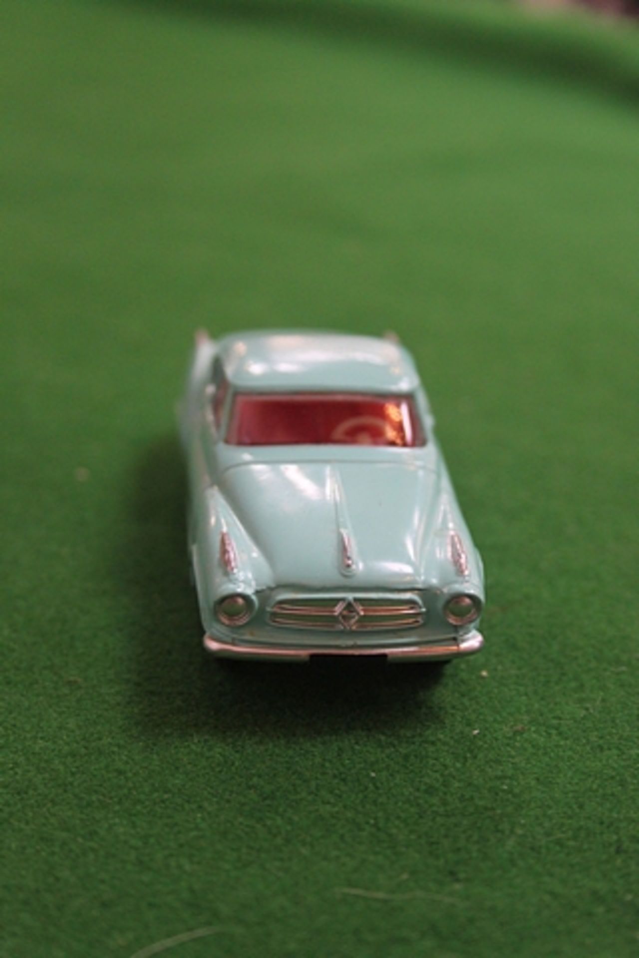 French Dinky Toys Diecast #549 Coupe Borgward Isabella In Blue With Red Interior Complete With Box - Image 2 of 2