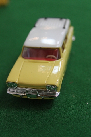 Dinky Toys Diecast #193 Rambler Cross Country Station Wagon In Yellow And White With Red Interior - Image 2 of 2