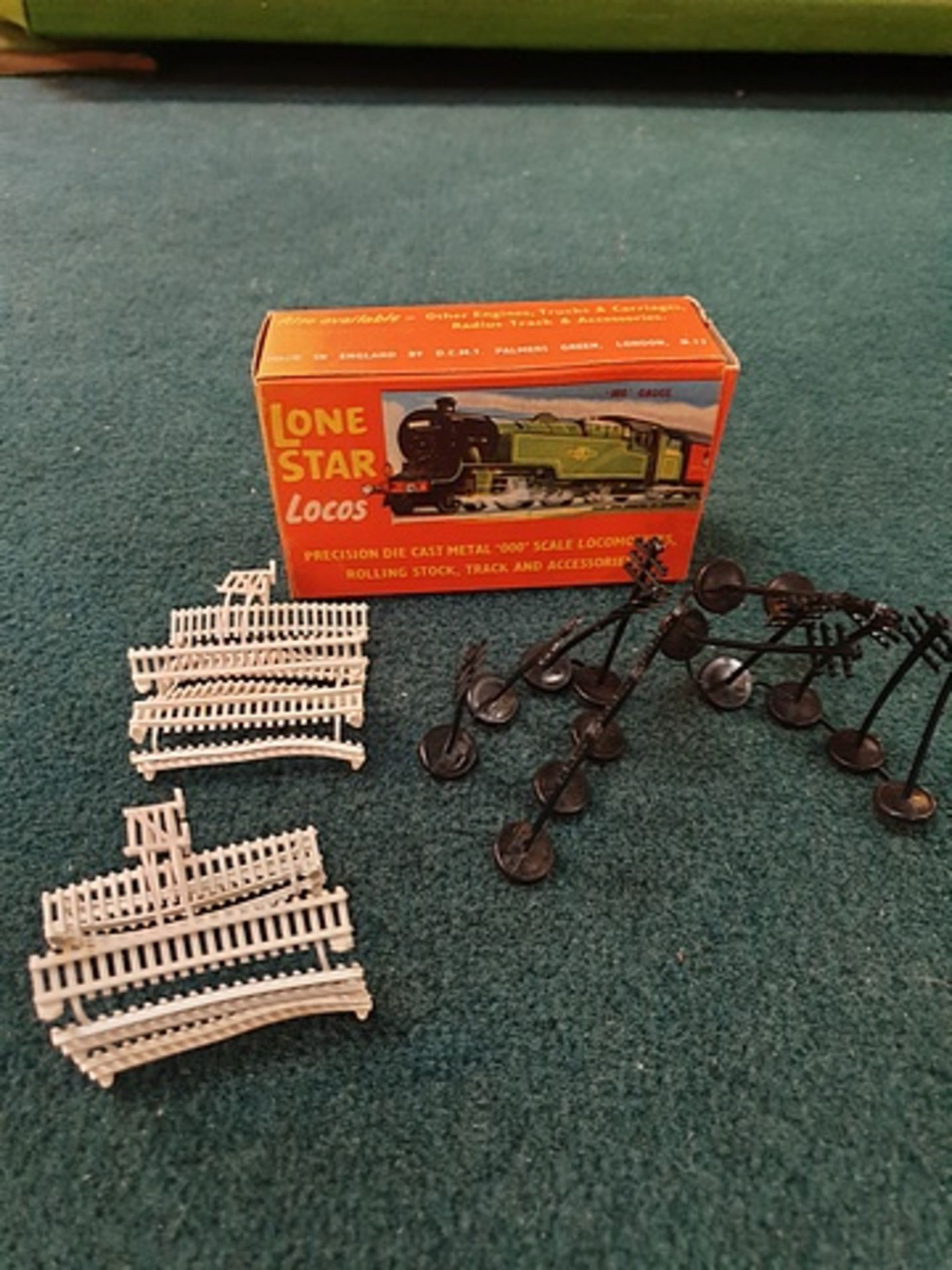 5x Lone Stars Locos accressoroes '000' gauge all in individual boxes, comprising of;