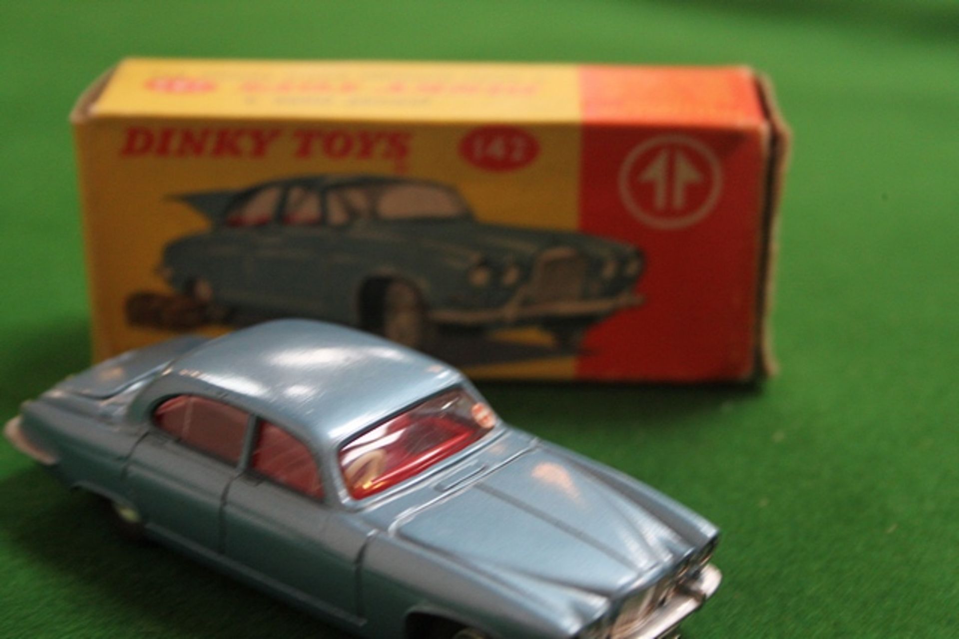 Dinky Toys Diecast #142 Jaguar Mark X In Blue With Red Interior Complete With Box - Image 3 of 3