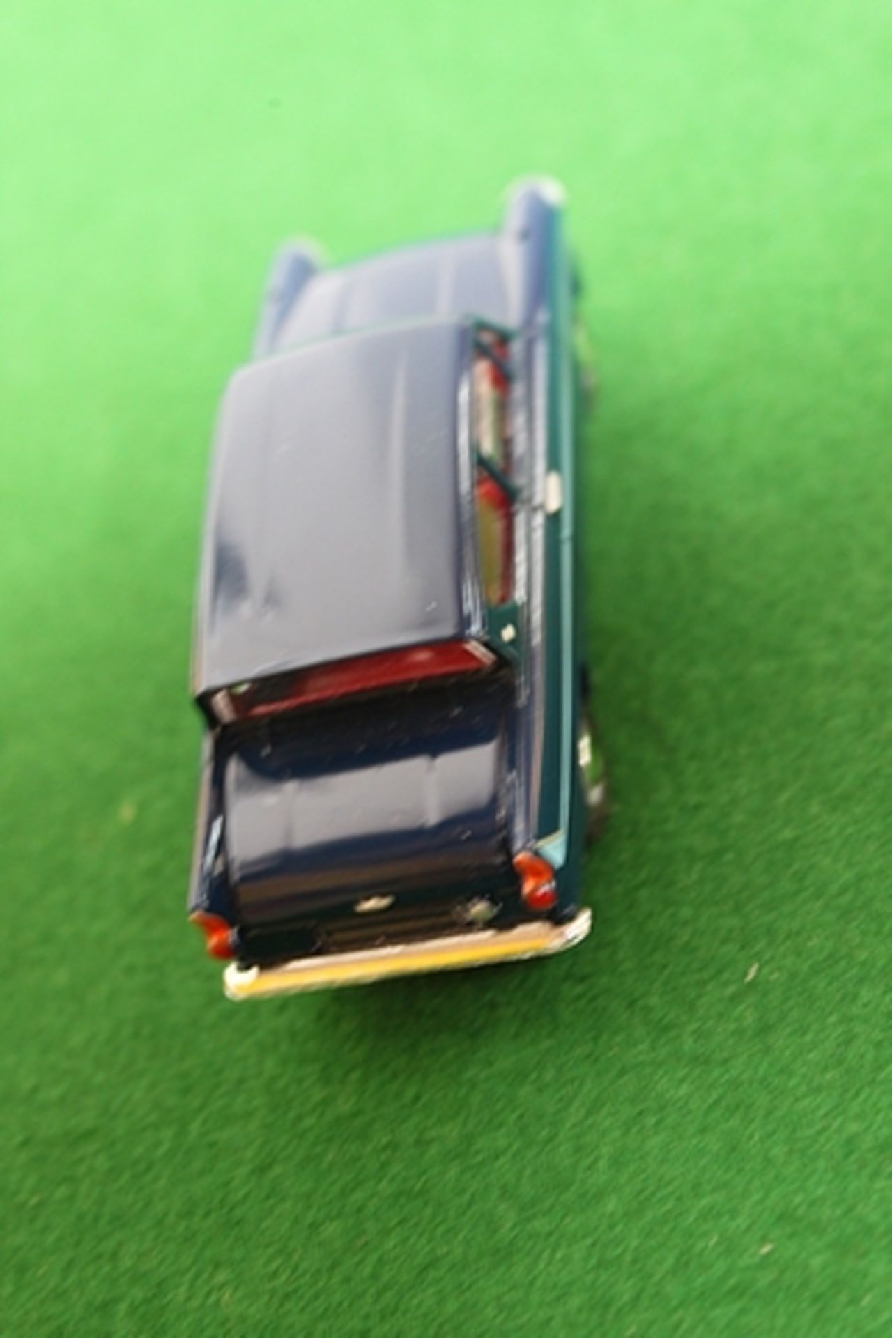 Vanguards # VA1000 1950s To 1960s Classic Popular Ford Anglia In Navy Cale 1/43 Complete With Box - Image 2 of 3