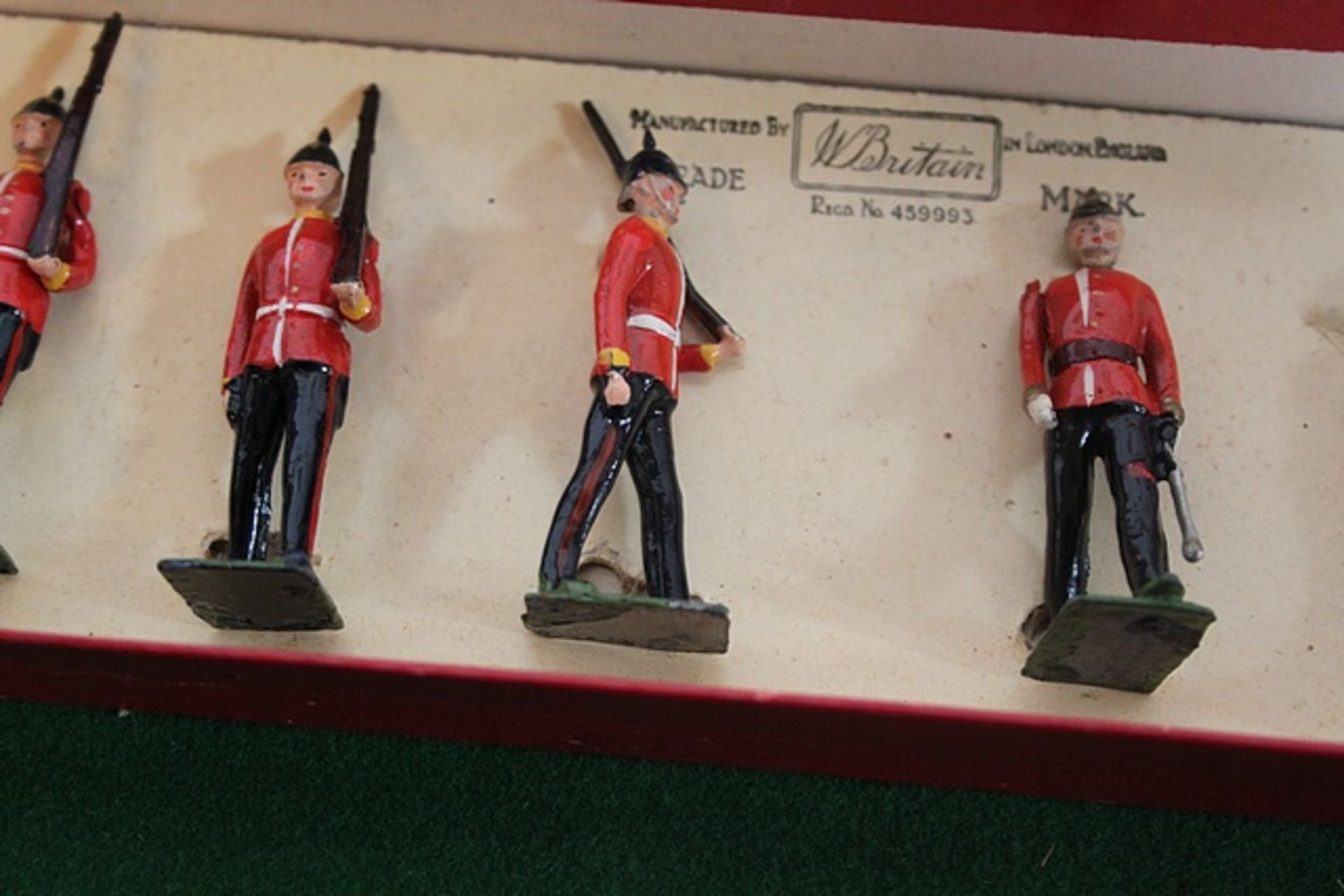 W Britain #76 Diecast Britains Soldiers Regiments Of All Nations Middlesex Regiment Complete With - Image 3 of 3