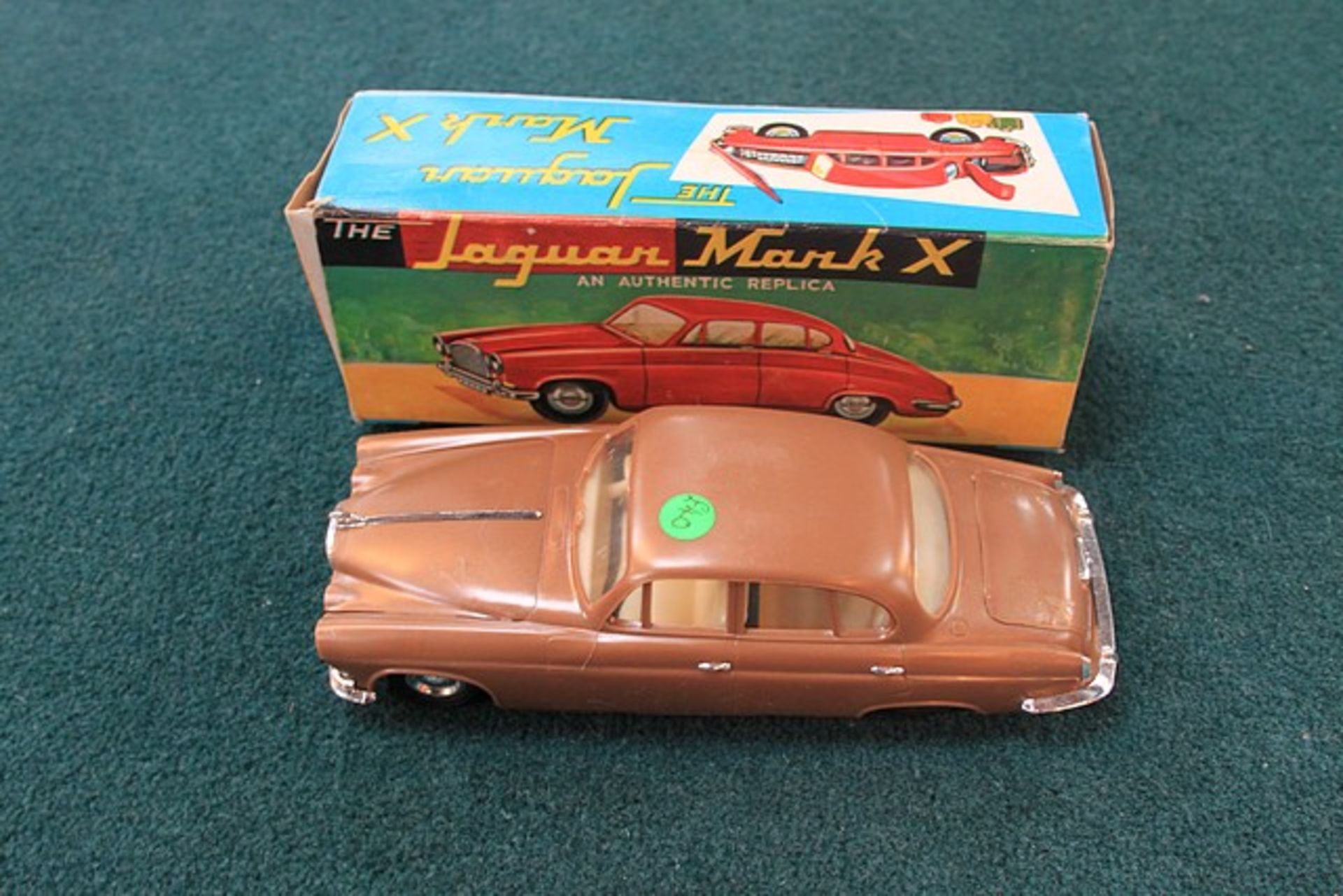 OK Toys Hong Kong No 3369 The Jaguar Mark x Authentic Replica Friction Motor Works Like New Bonnet - Image 2 of 3