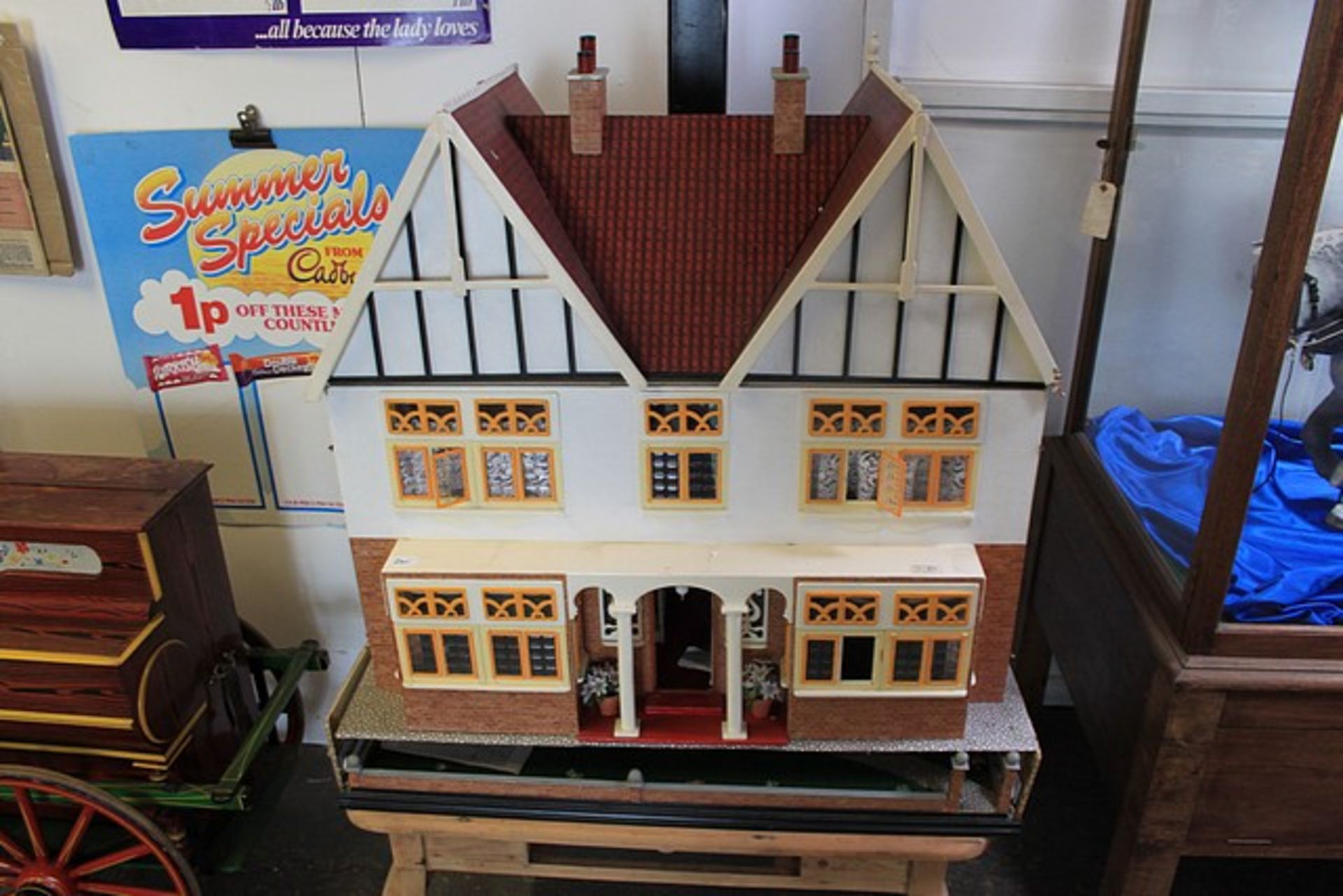 Stunning Dolls House With Pull Out Garden Area This Comes With Lots Of Furniture Including Bed,