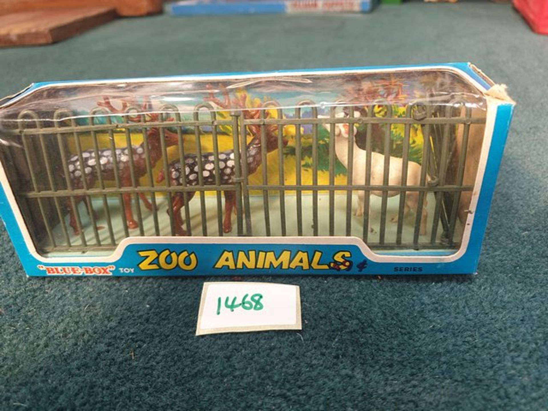 Blue Box International #77644 Zoo Animals Deers Complete In Box - Image 2 of 2