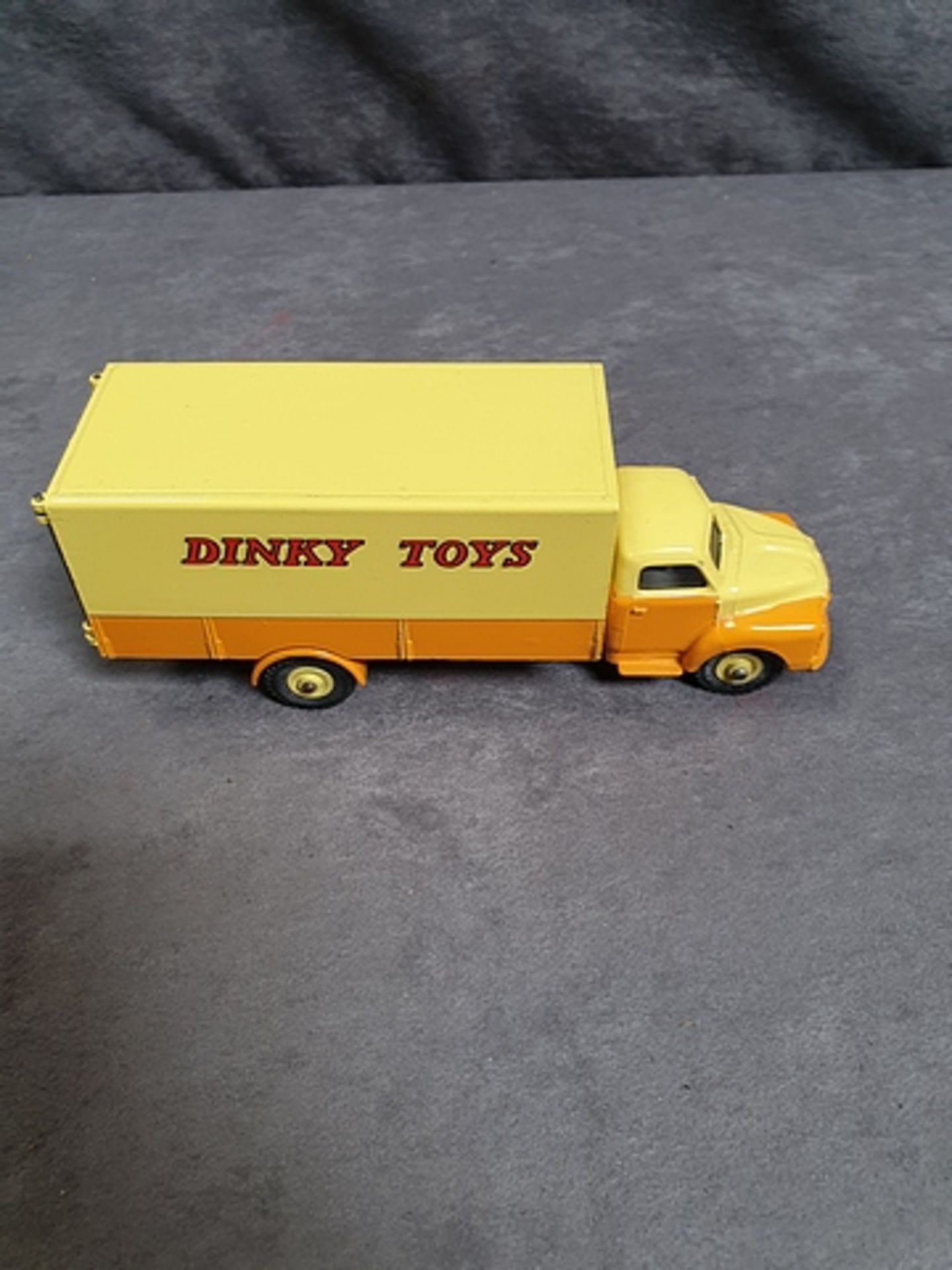 Dinky Diecast Toys #930 Bedford Pallet Jekta Van Complete In Box