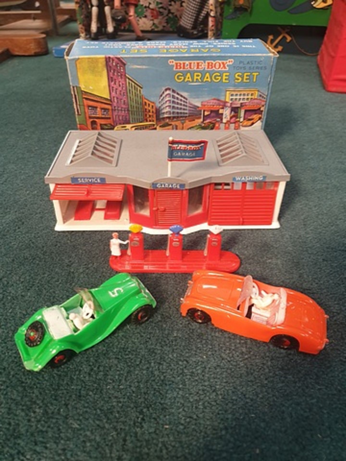 Blue Box International #7452 Garage Set Complete With 2 Cars Complete In Box - Image 3 of 3