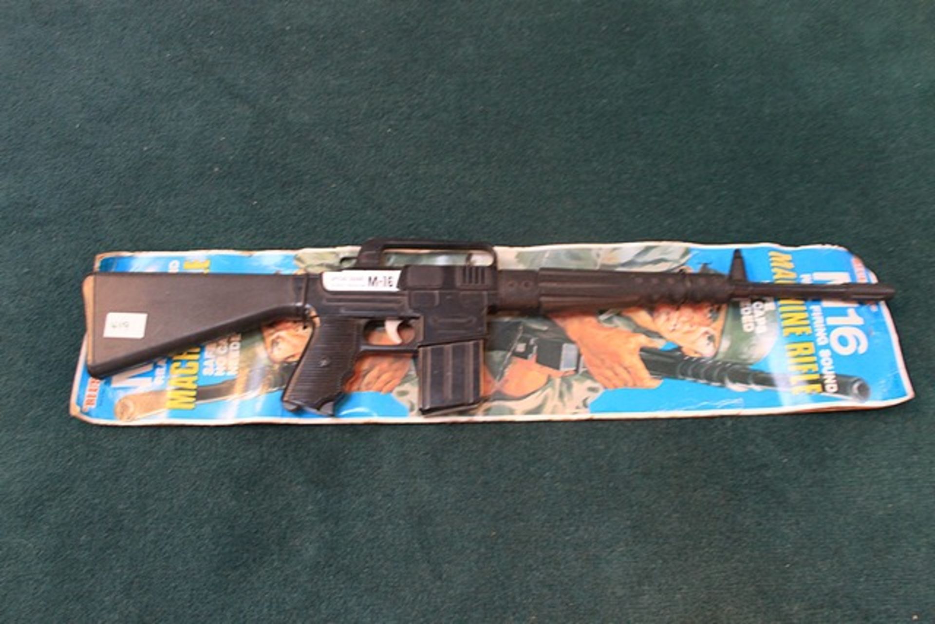 BBI Blue Box International M16 Real Firing Sound Machine Rifle Complete With Original Packaing