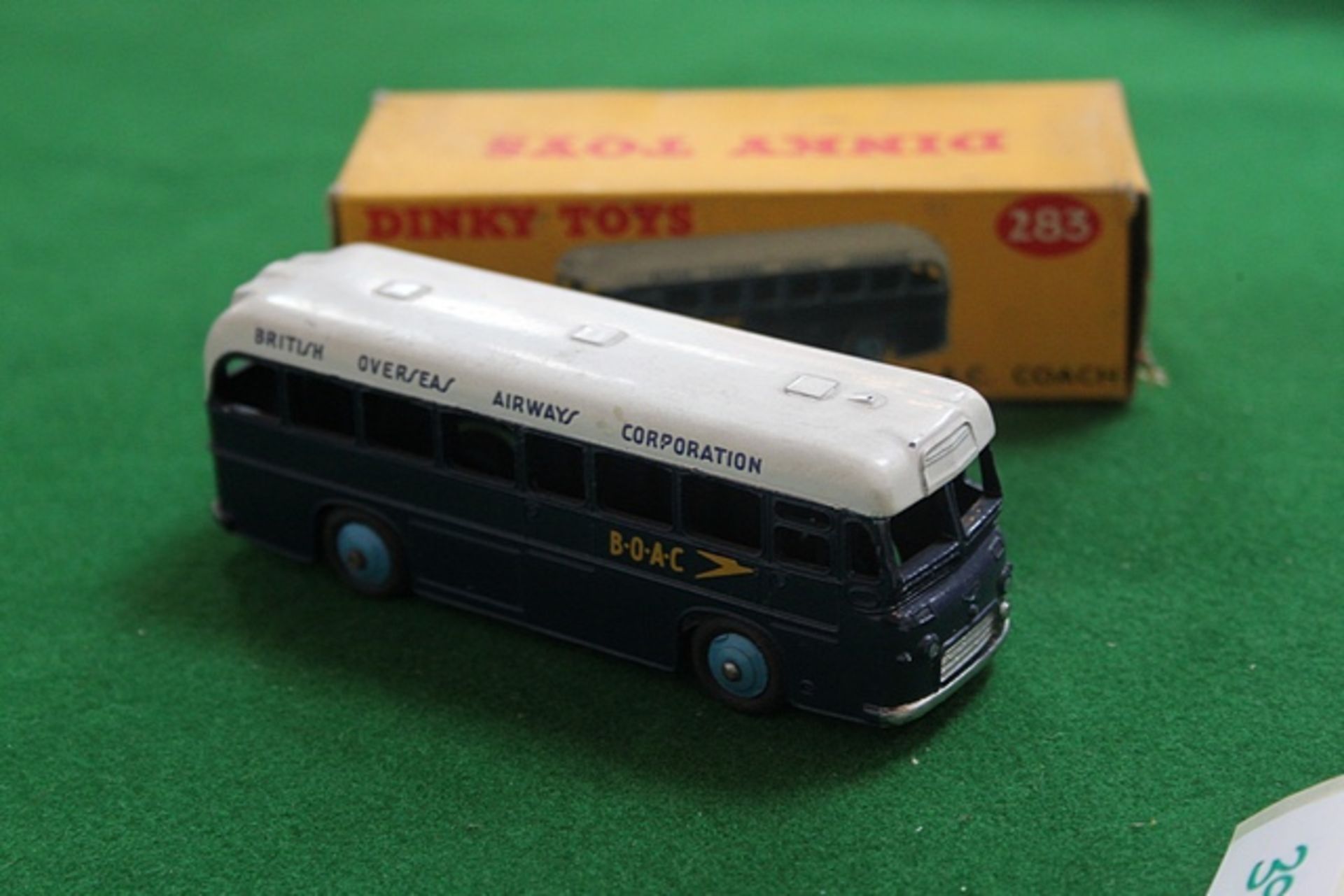 Dinky Toys Diecast #283 British Overseas Airways Corporation BOAC Coach Complete With Box