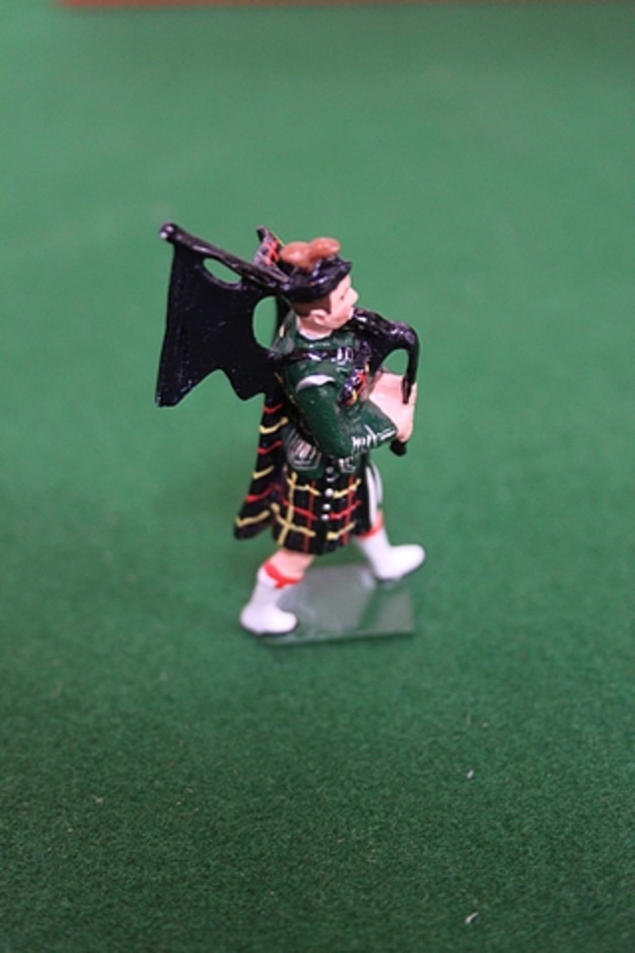 W Britains Set #41001 Cameron Highlander Band Diecast Collection Toy Soldiers Complete With Box - Image 3 of 3