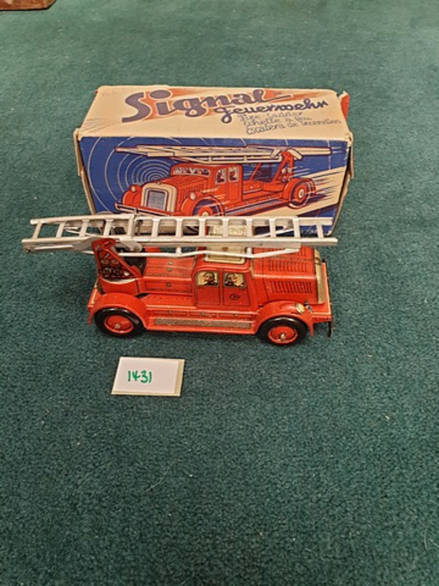 CKO #350 Signal Tin Lithographed Wind-Up Fire Engine Ladder Truck Complete With Box - Image 2 of 2