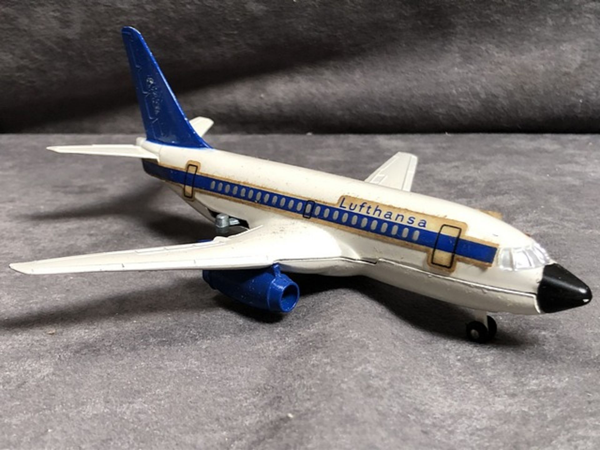 Dinky Toys Diecast #717 Boeing 737 With Automatic Retractable Undercarriage Model is in Mint