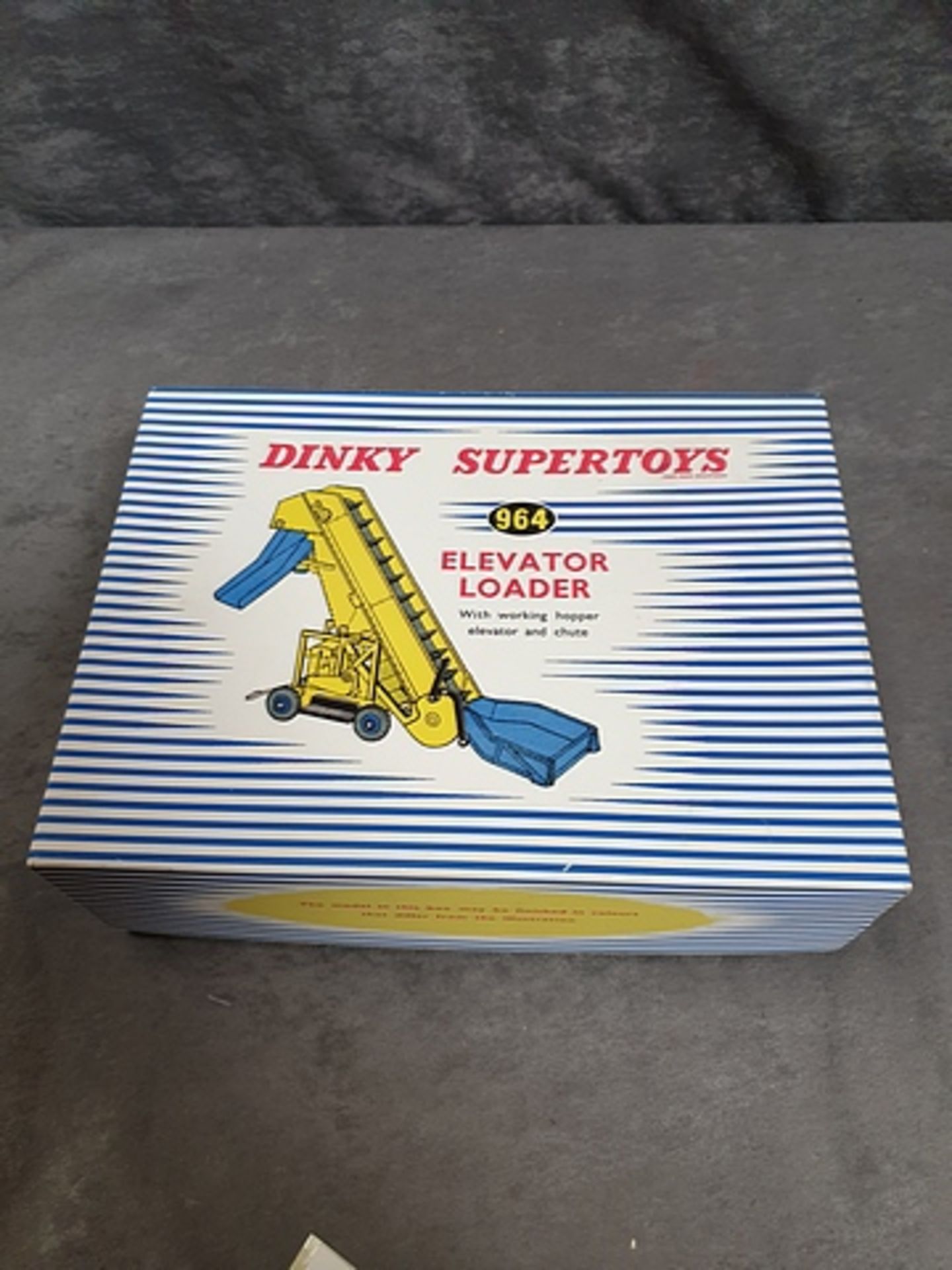 Dinky Diecast Toys #964 Elevator Loader in a repro Box - Image 2 of 2
