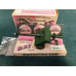 Britains Ltd #9720 120mm BAT Gun With 6 Metal Shells Complete With Box