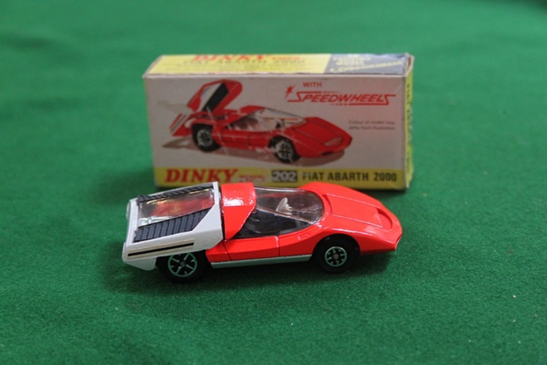 Dinky Toys Diecast #202 Fiat Abarth 2000 In Red And White Complete With Box