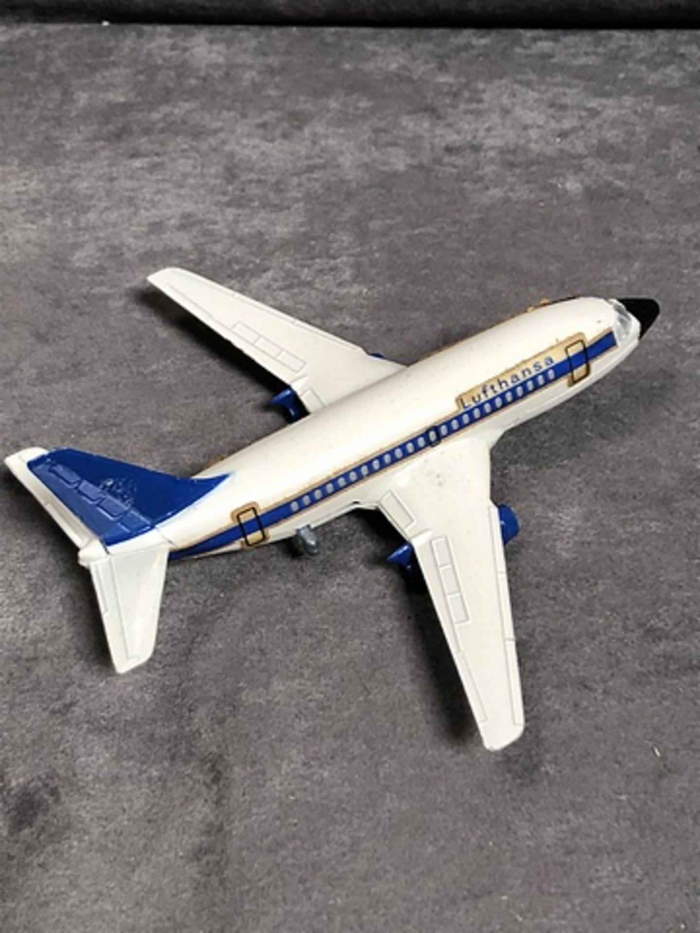 Dinky Toys Diecast #717 Boeing 737 With Automatic Retractable Undercarriage Model is in Mint - Image 2 of 3