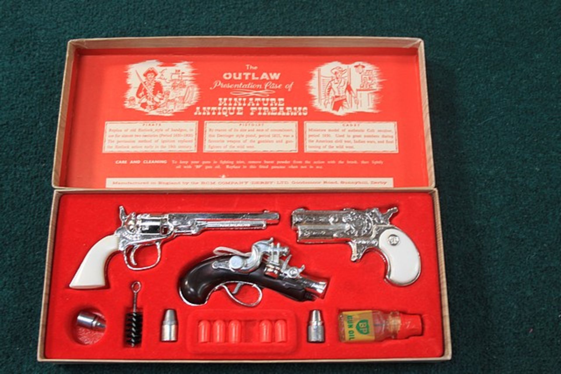 BCM The Outlaw Presentation Case Of Miniature Antique Firearms Composing Of A Pirate Gun Pistolet