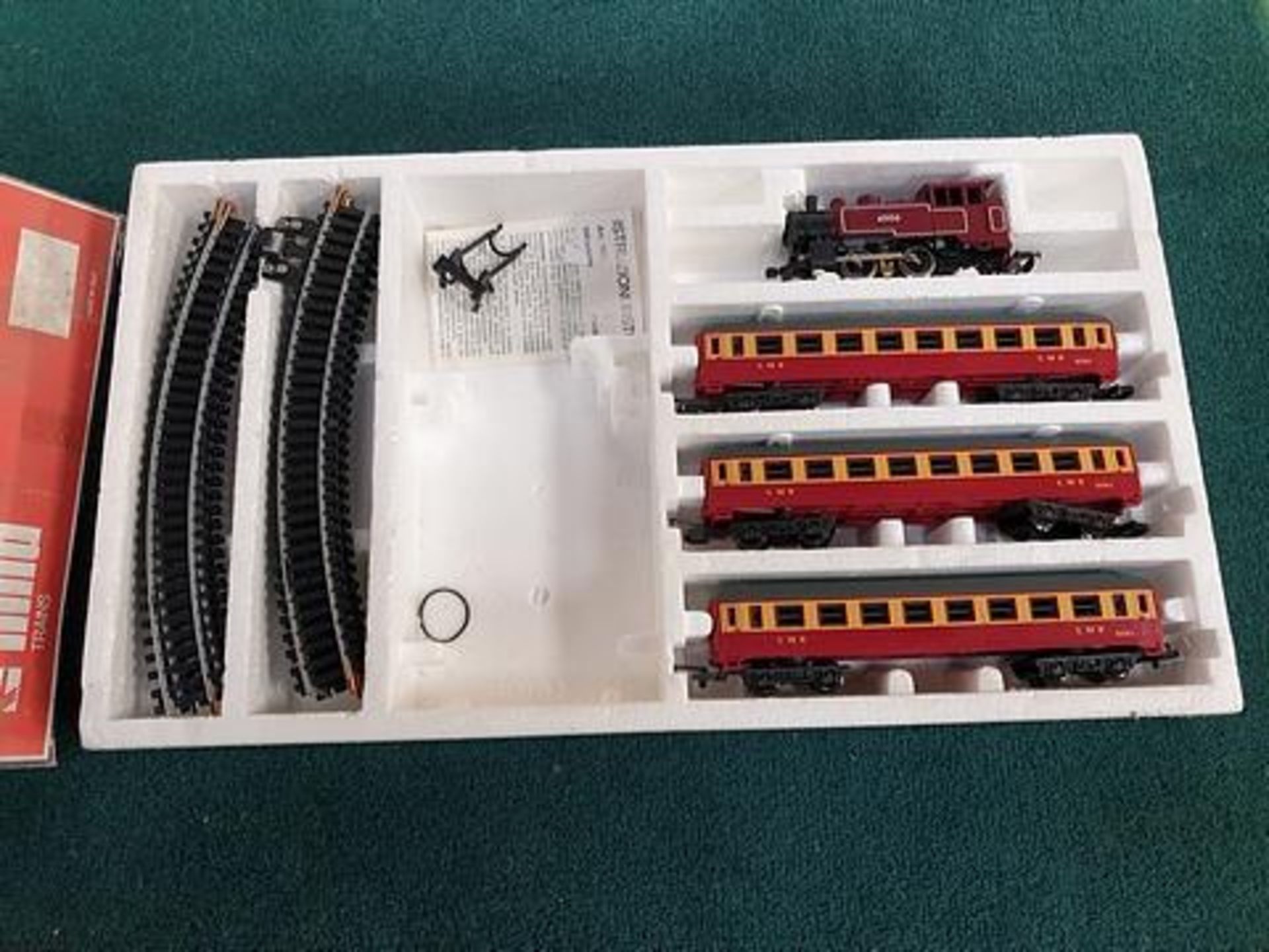 Lima Trains 4506A F set complete with engine, 3 x carriages & track (missing transformer) boxed - Image 2 of 2