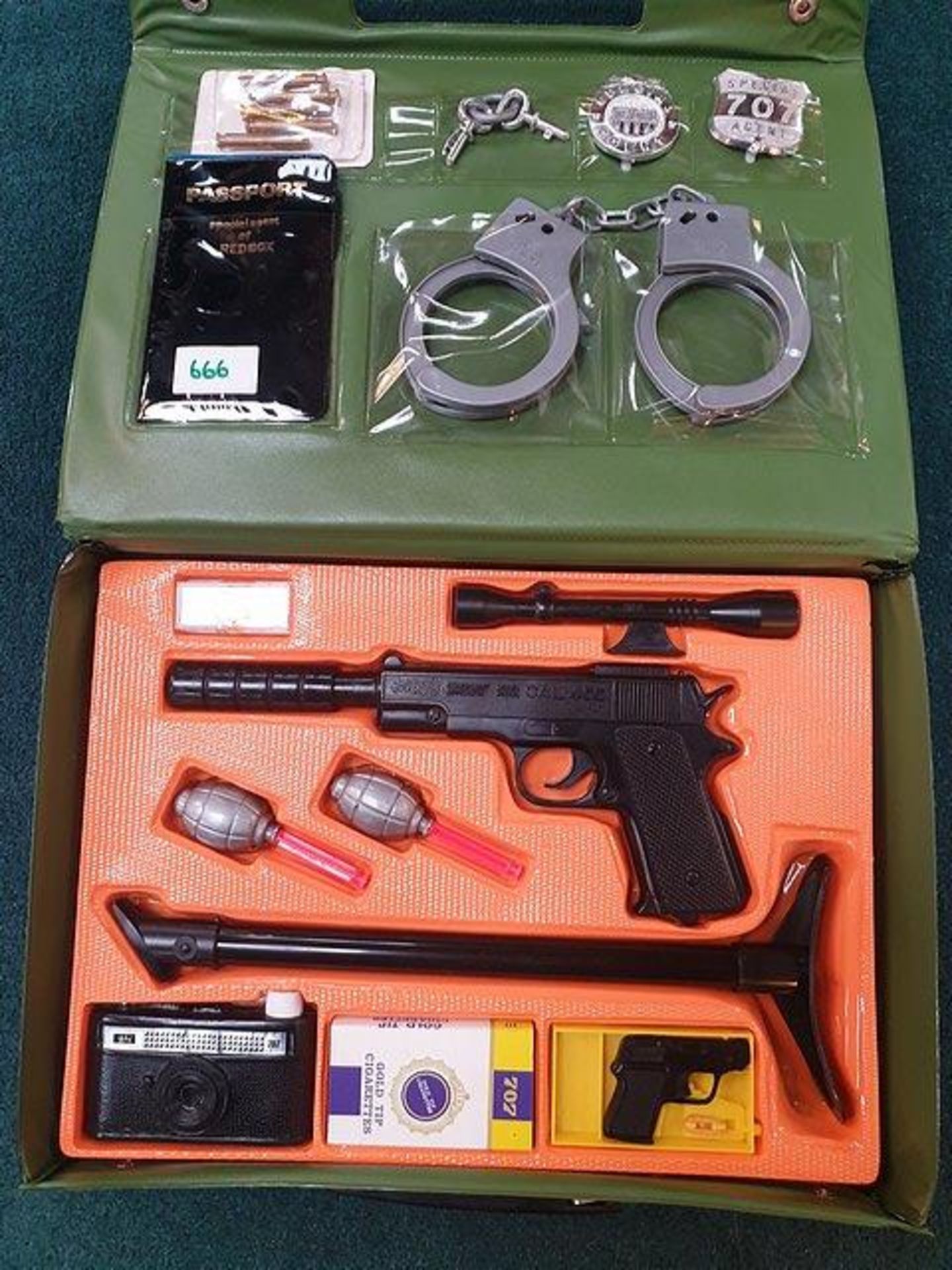 Red Box Weapon Set for special agent 1960s