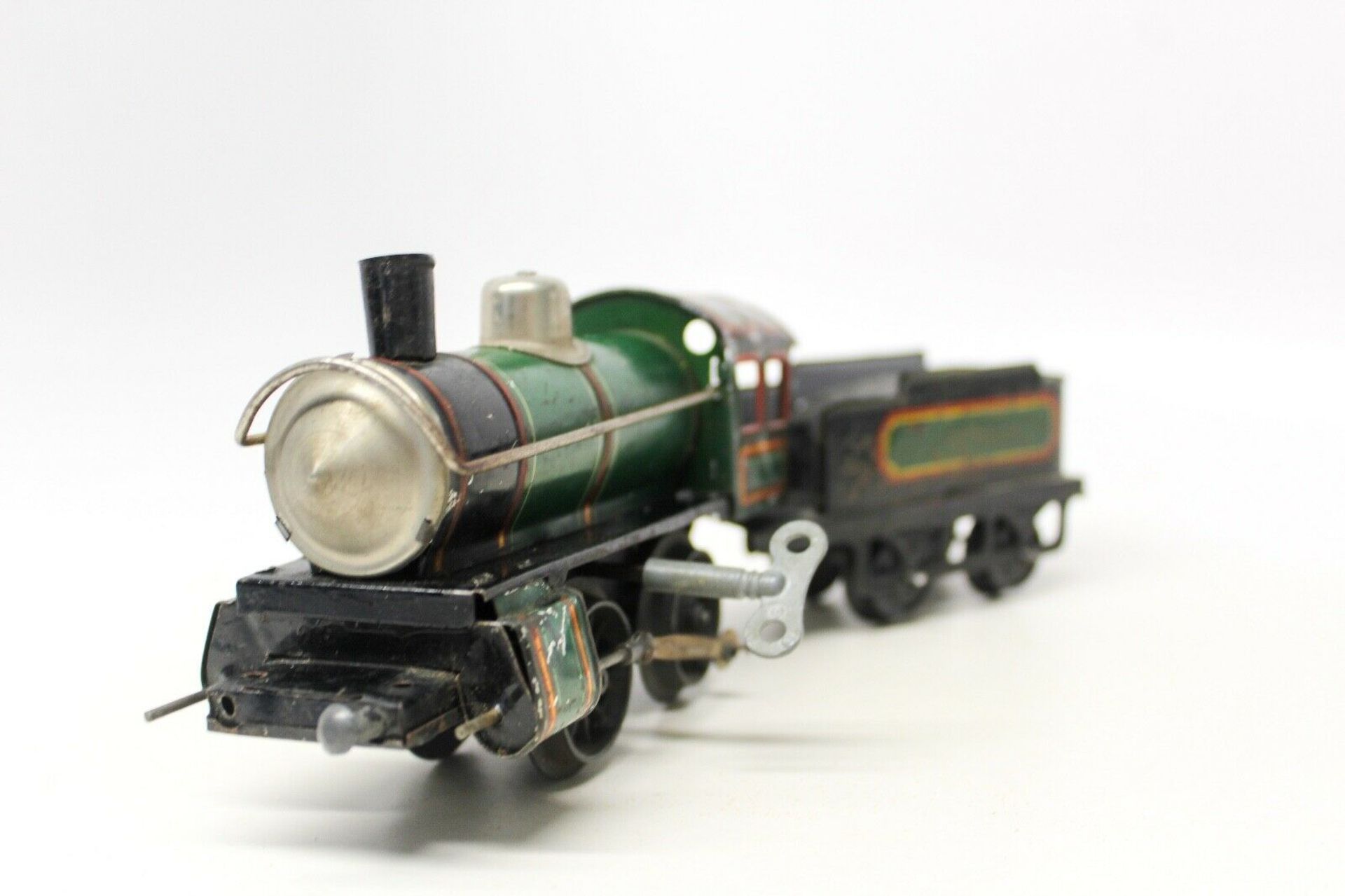 Issmayer / Bub Vintage Tin Lithographed  Clockwork 0-Gauge Passenger Train Set Issmayer Bub Tin - Image 4 of 7