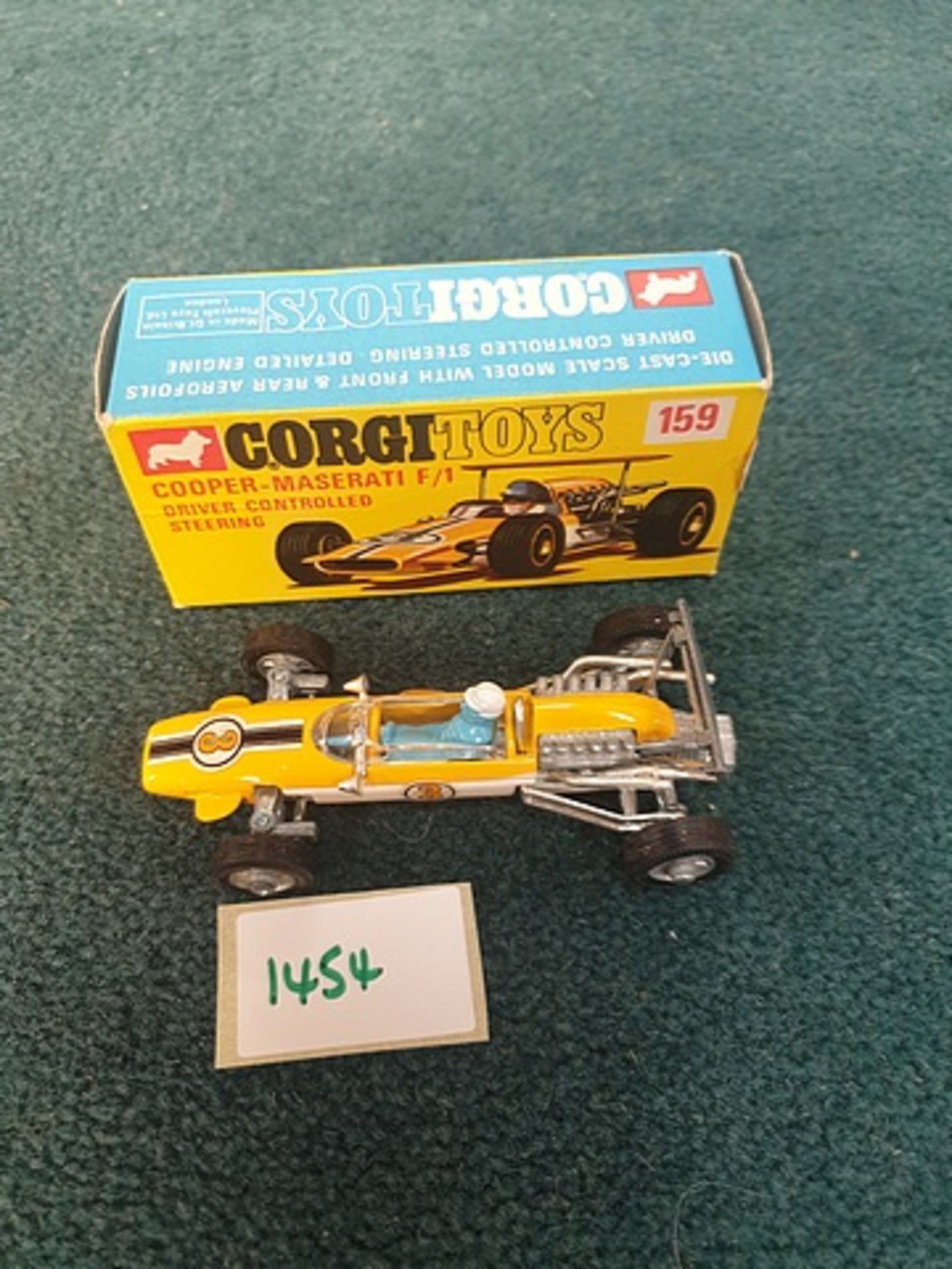 Corgi Toys # 159 Cooper Maserati F/1 With Driver Controlled Steering In Yellow Complete With Box - Bild 2 aus 2