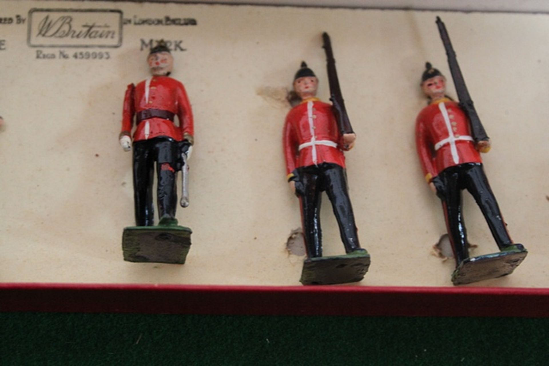 W Britain #76 Diecast Britains Soldiers Regiments Of All Nations Middlesex Regiment Complete With - Image 2 of 3