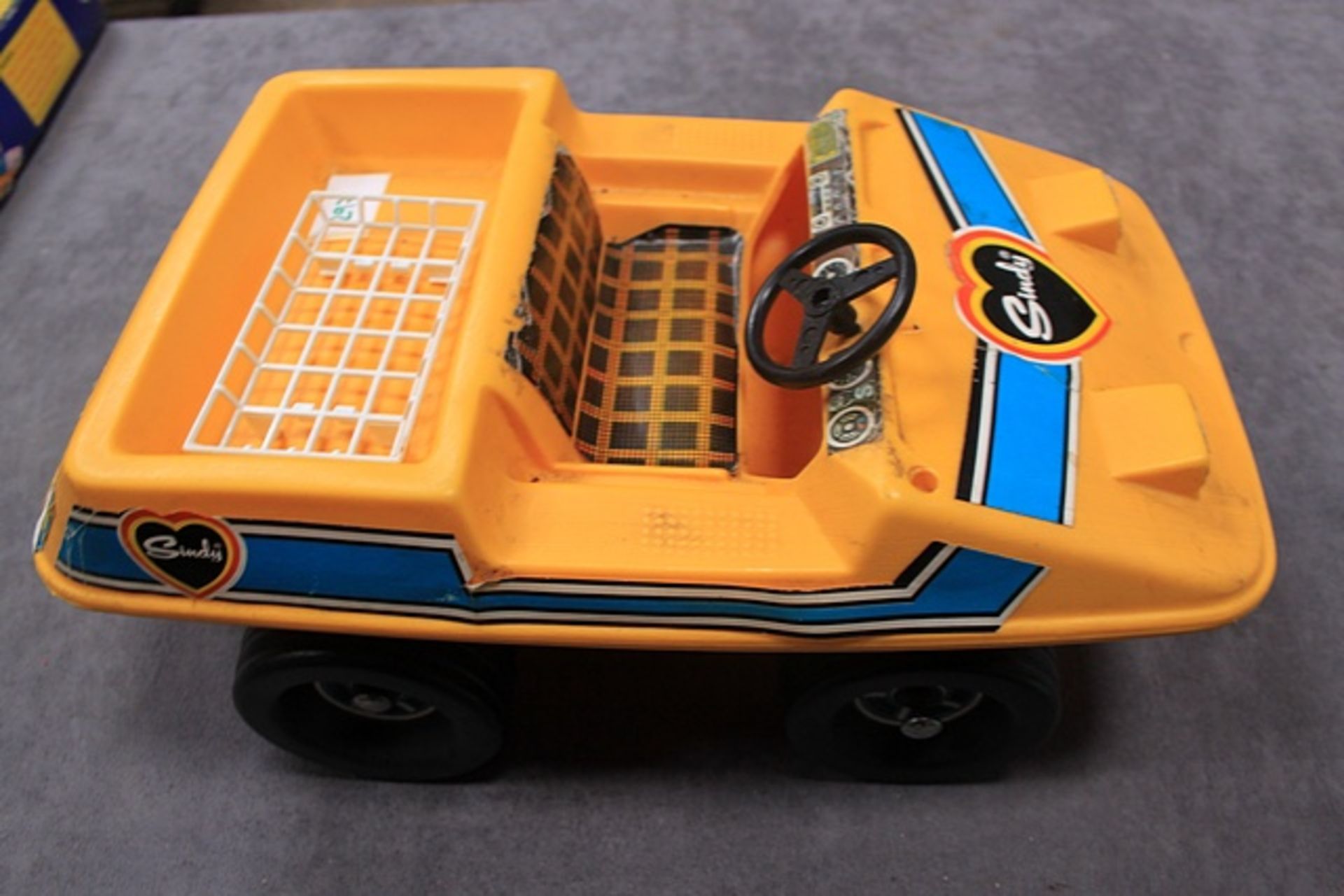 Pedigree Sindy's Beach Buggy - Image 2 of 2