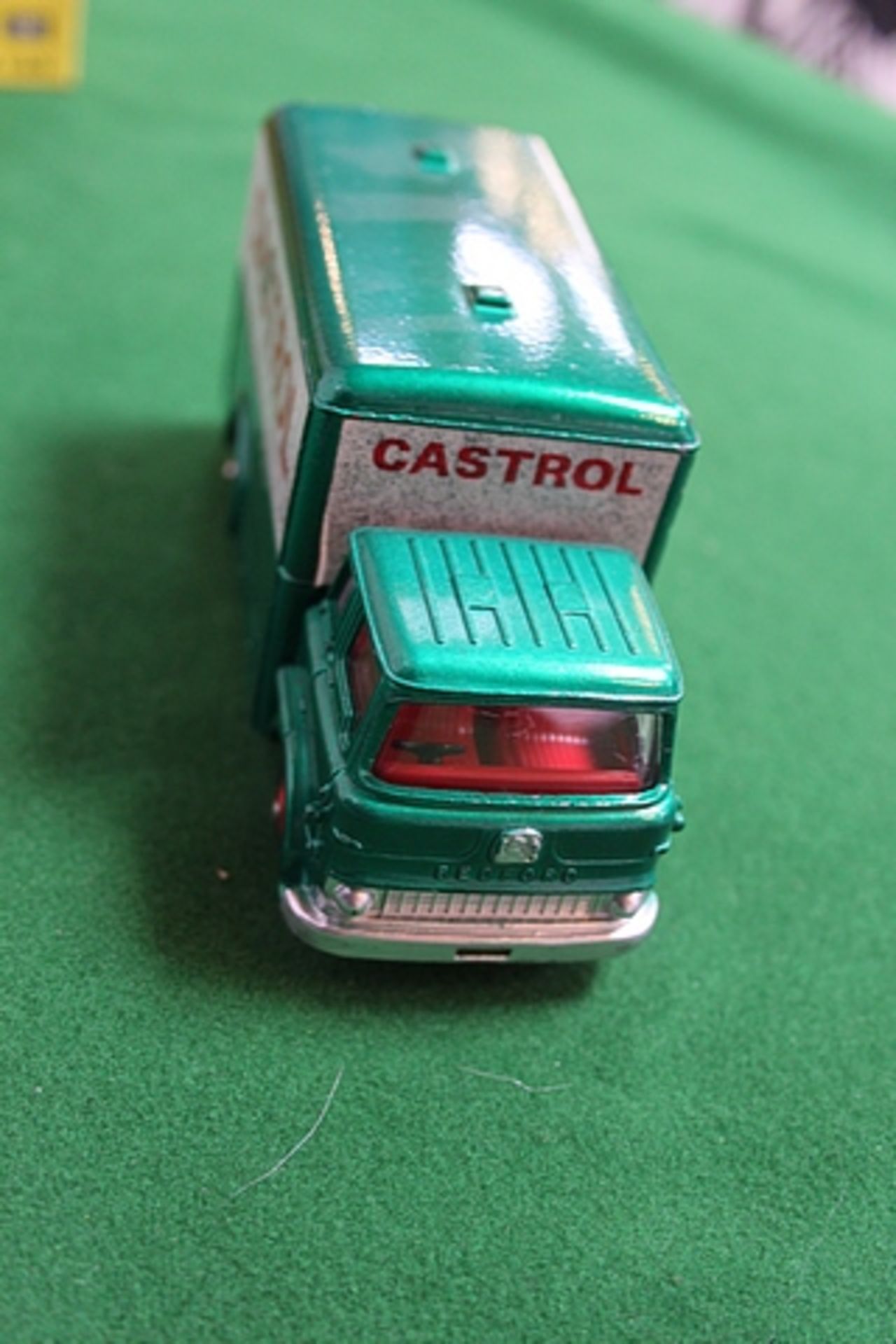 Dinky Toys Diecast #450 Castrol Bedford TK Box Van Complete With Box - Image 2 of 2