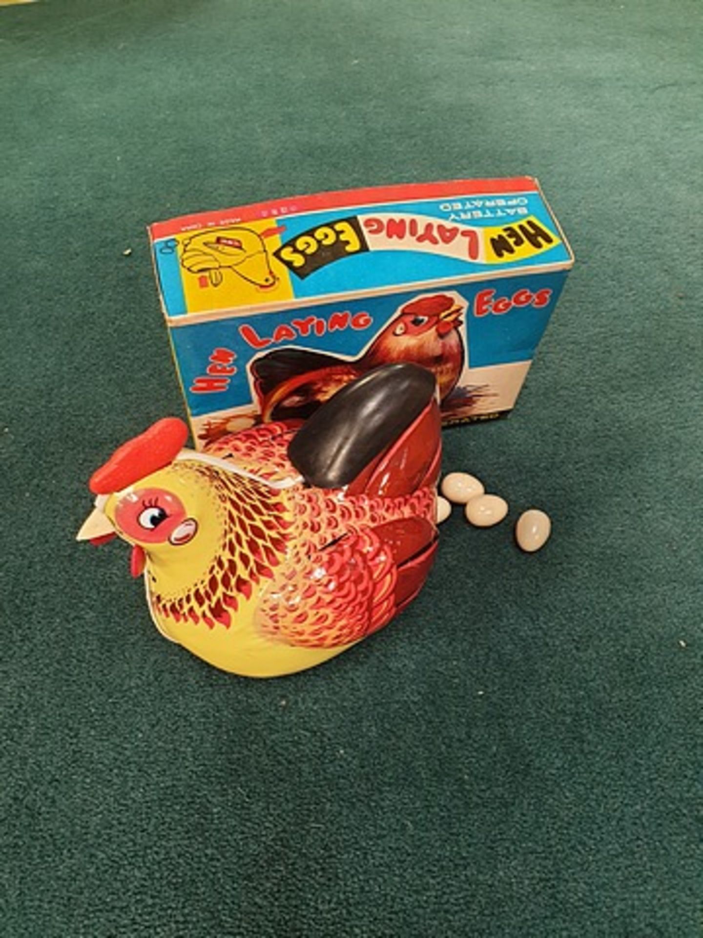 Tin Battery Operated Hen Laying Eggs Complete In Box - Image 2 of 2