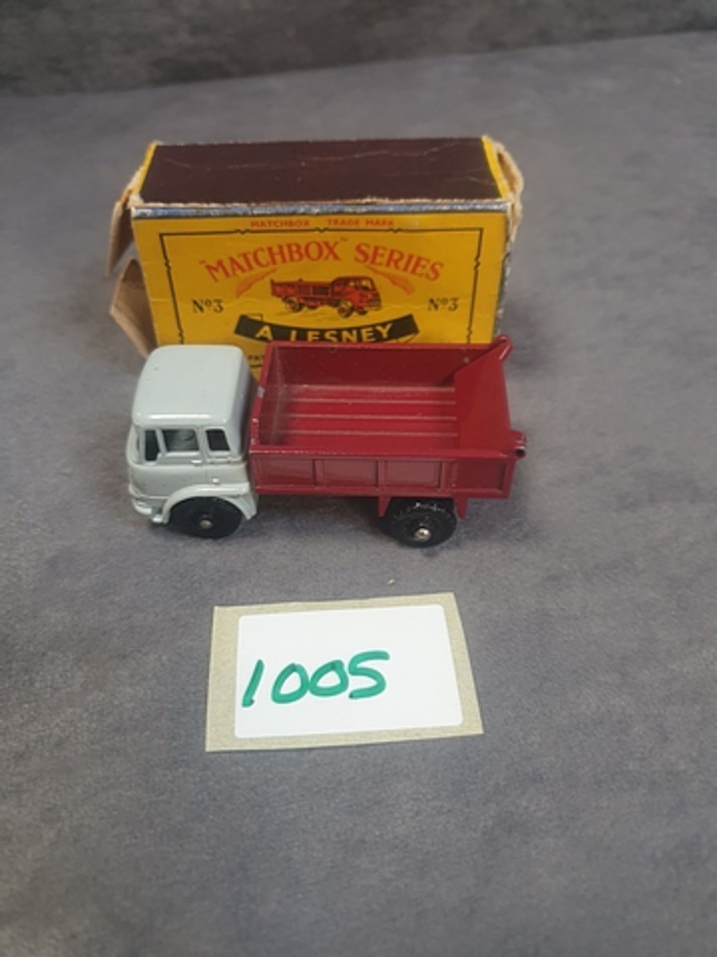Matchbox Lesney # 3 Bedford Tipper Truck Completed With Box (Box Is Damaged) - Image 2 of 2