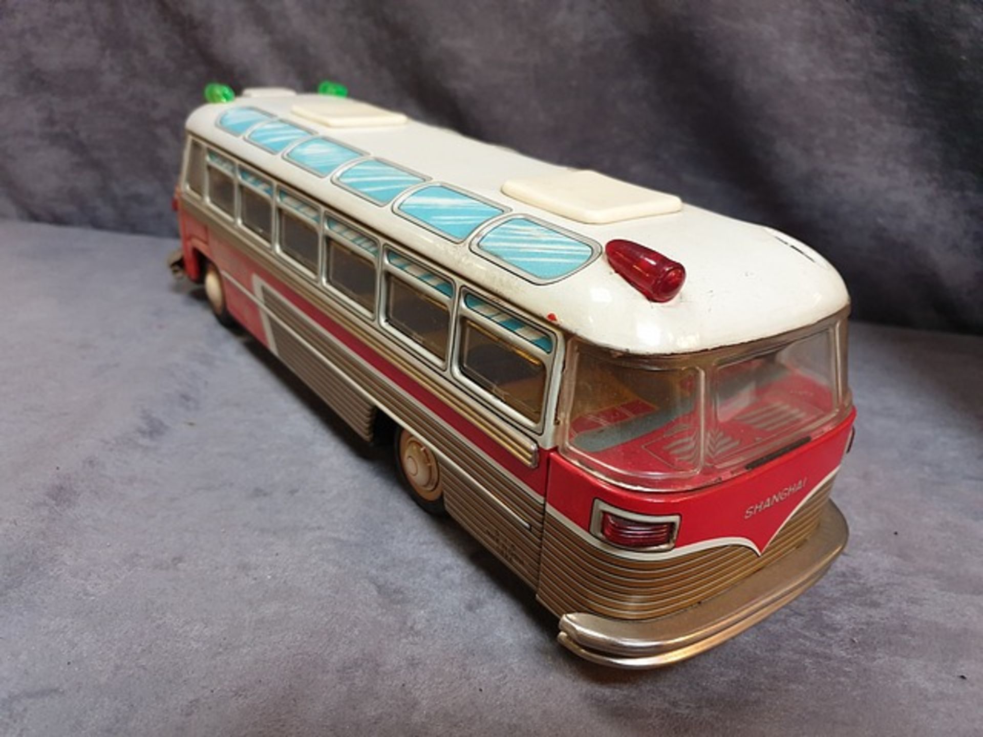 Vintage red china Large friction Shanghai red touring bus MF-812 with siren noise - Image 2 of 2