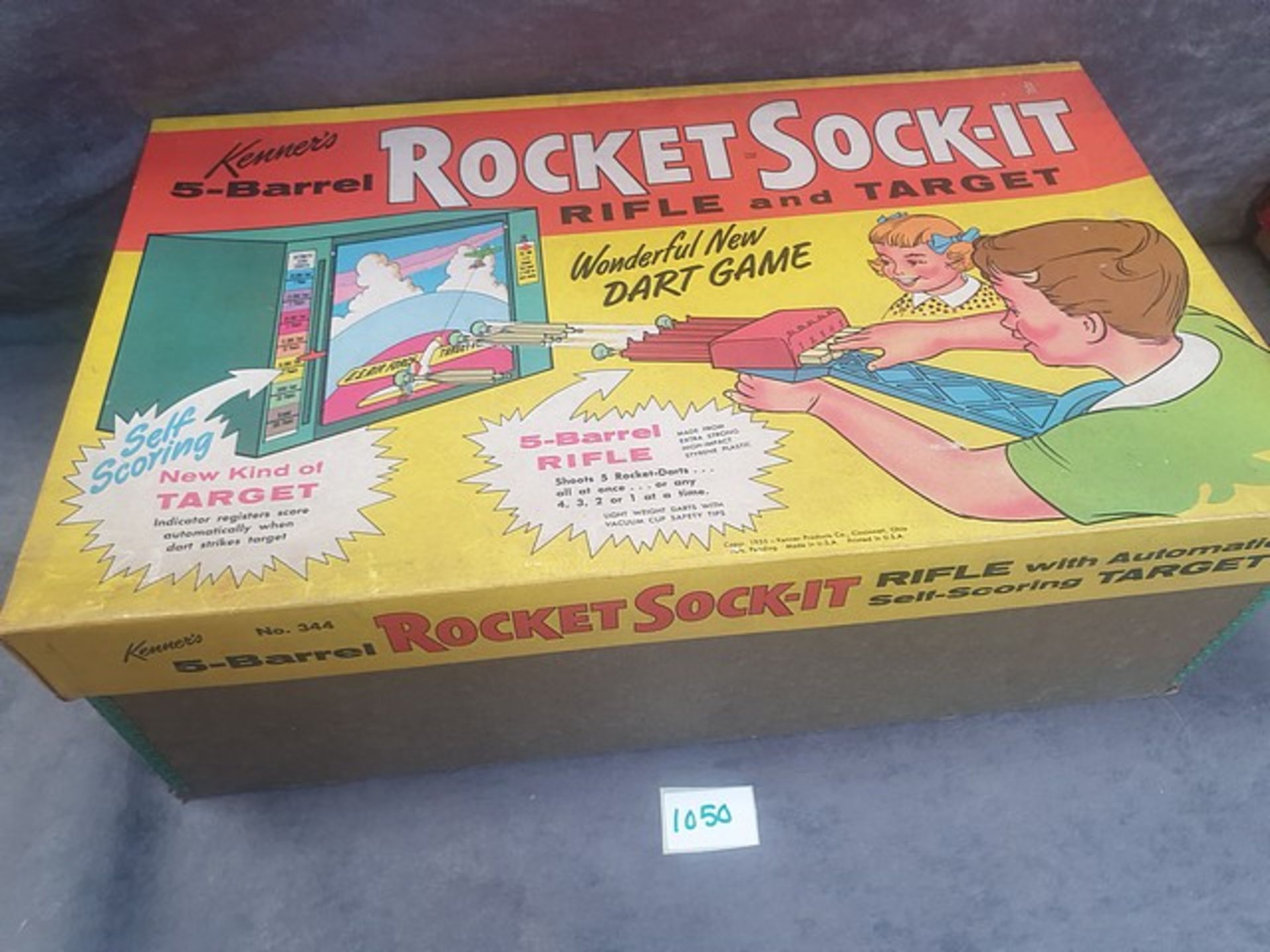 Kenners 5-Barrel Rocket Sock-It Rifle & Target Wonderful New Dart Game Complete With Box - Image 2 of 2