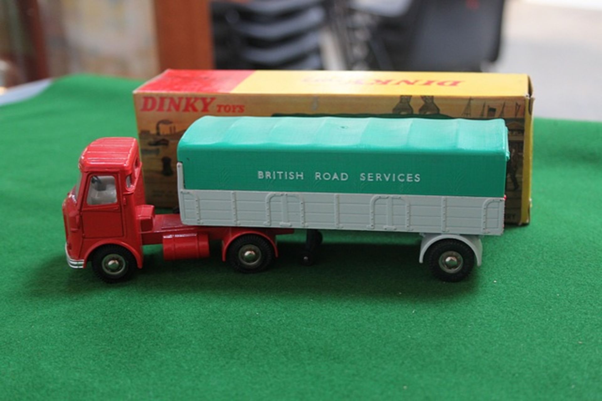 Dinky Toys Diecast #914 British Road Services AEC Articulated Lorry Complete With Box