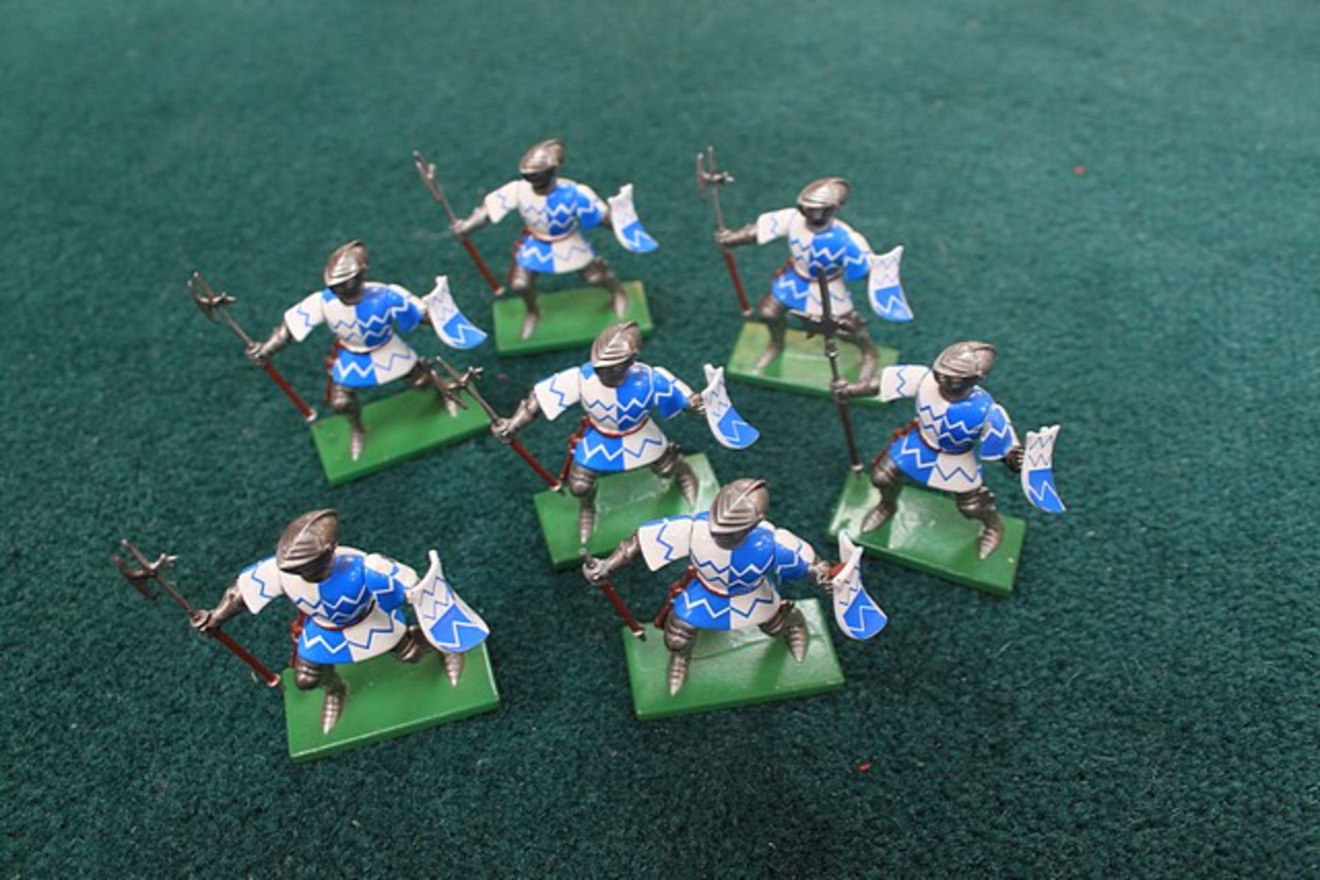 7 x Britains Toy Soldiers Knights/Medieval Blue & White Quarters