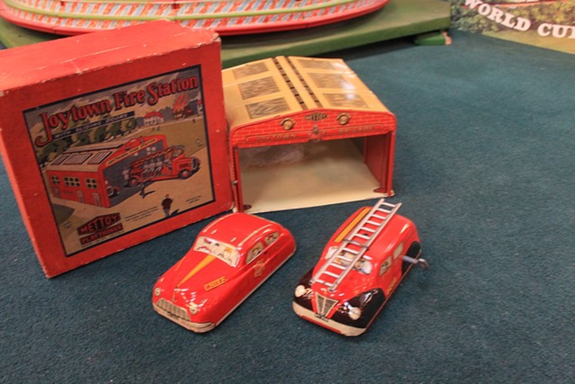 Mettoy Playthings Joytown Fire Station With Sliding Doors No 6201/1022 With Fire Truck And Fire - Image 2 of 2