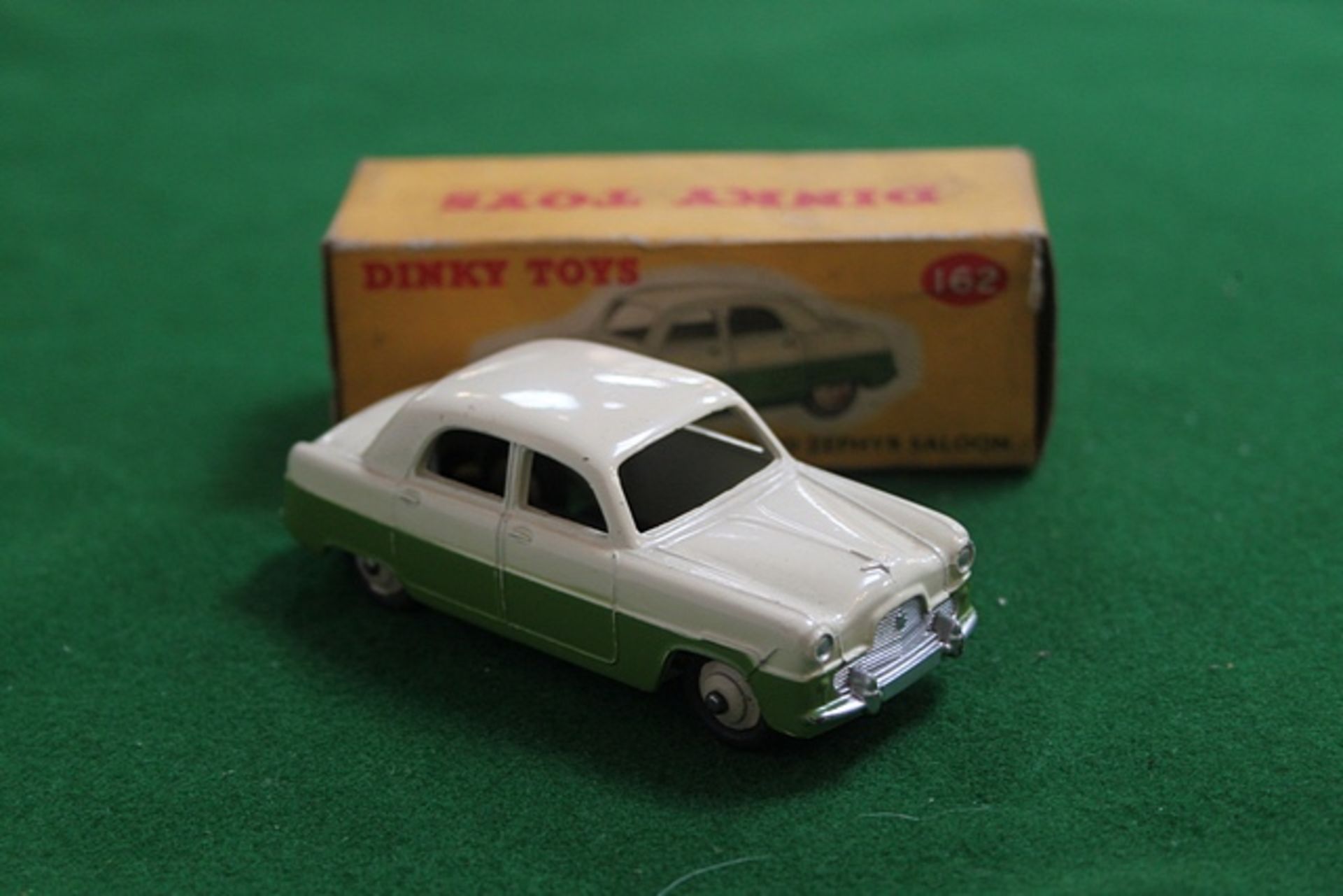 Dinky Toys Diecast #162 Ford Zephyr Saloon In White Over Green Complete With Box - Image 2 of 3