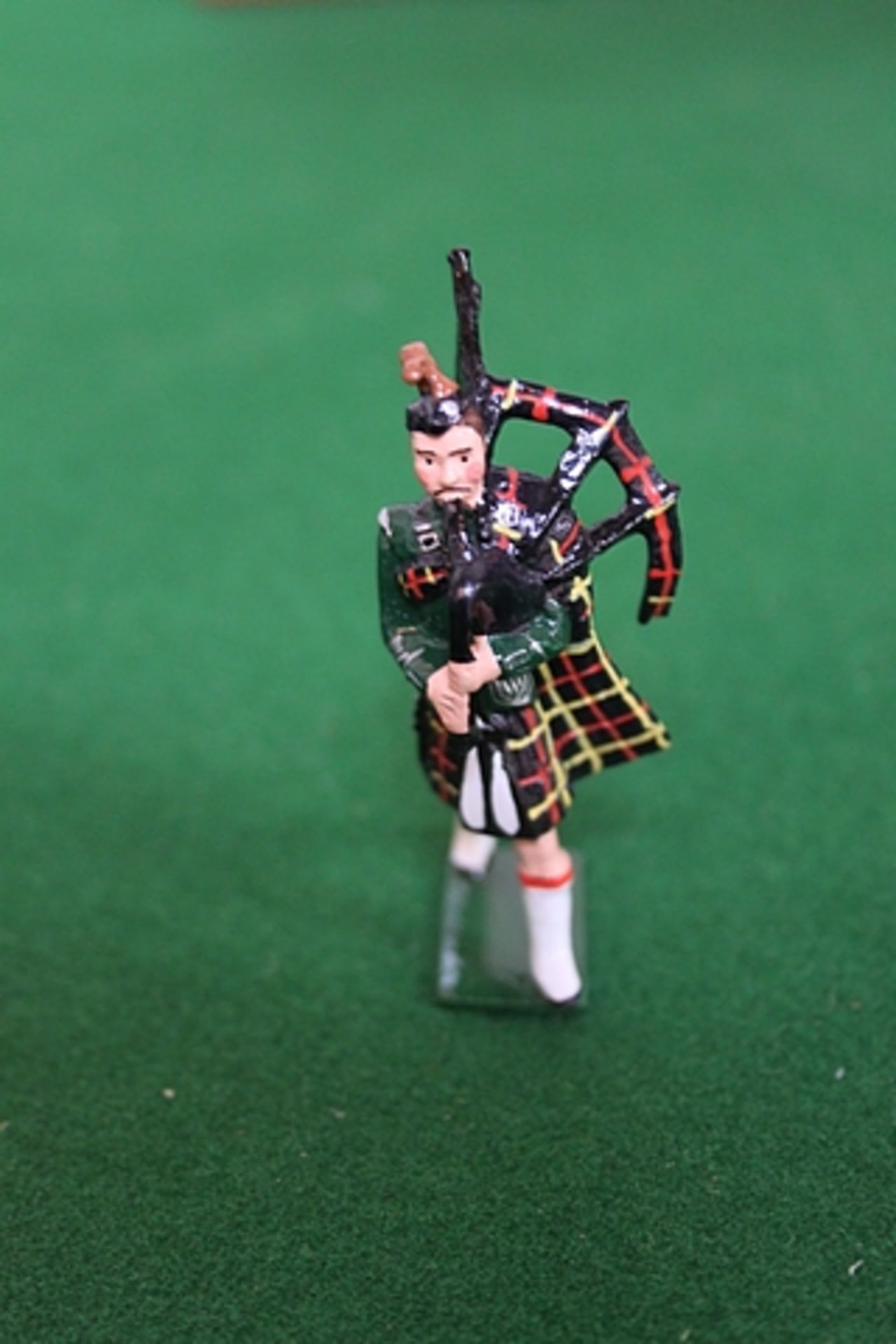 W Britains Set #41001 Cameron Highlander Band Diecast Collection Toy Soldiers Complete With Box - Image 2 of 3