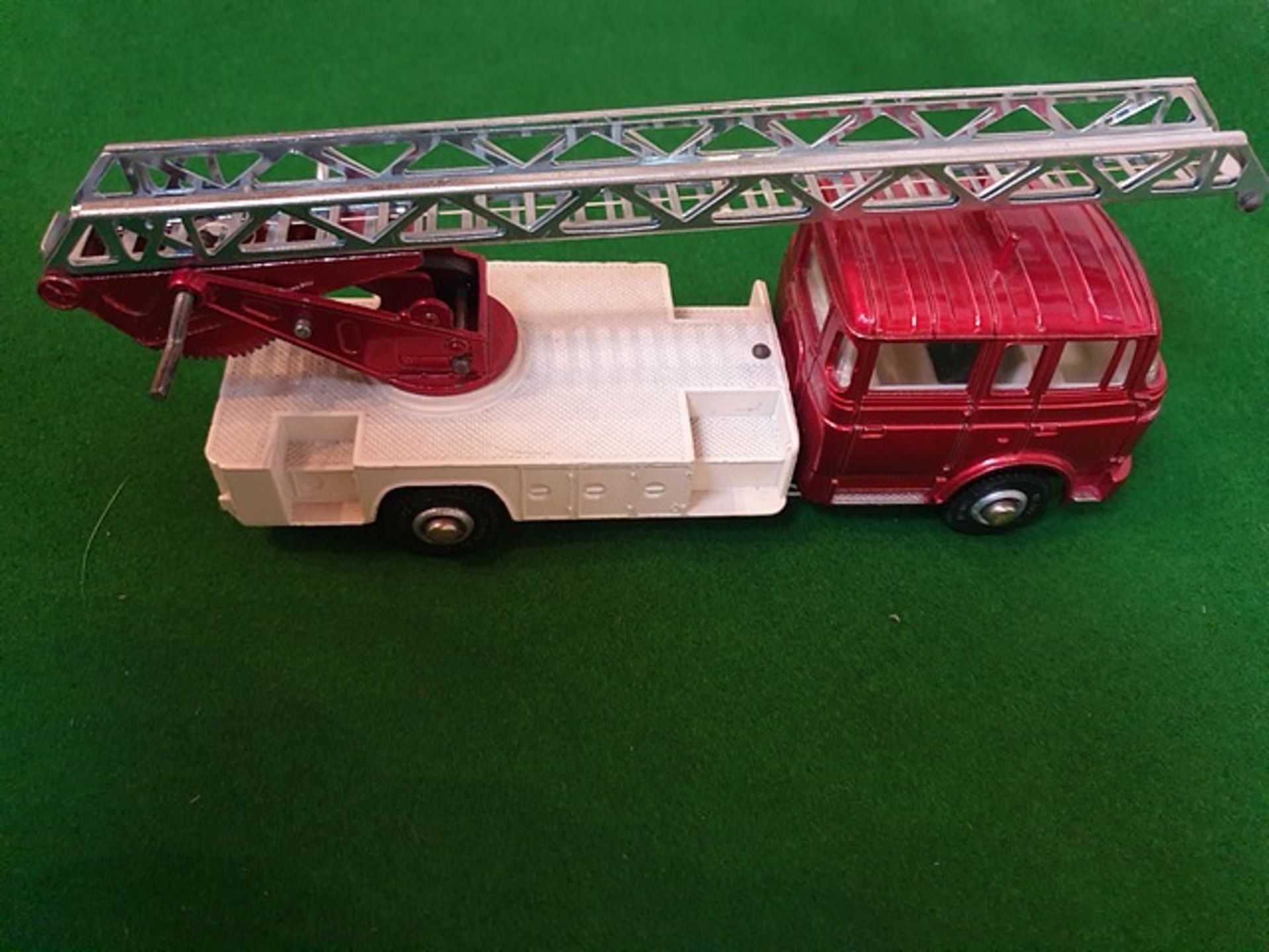 Dinky Toys Diecast #956 Turntable Fire Escape Truck Complete With Box - Image 2 of 2