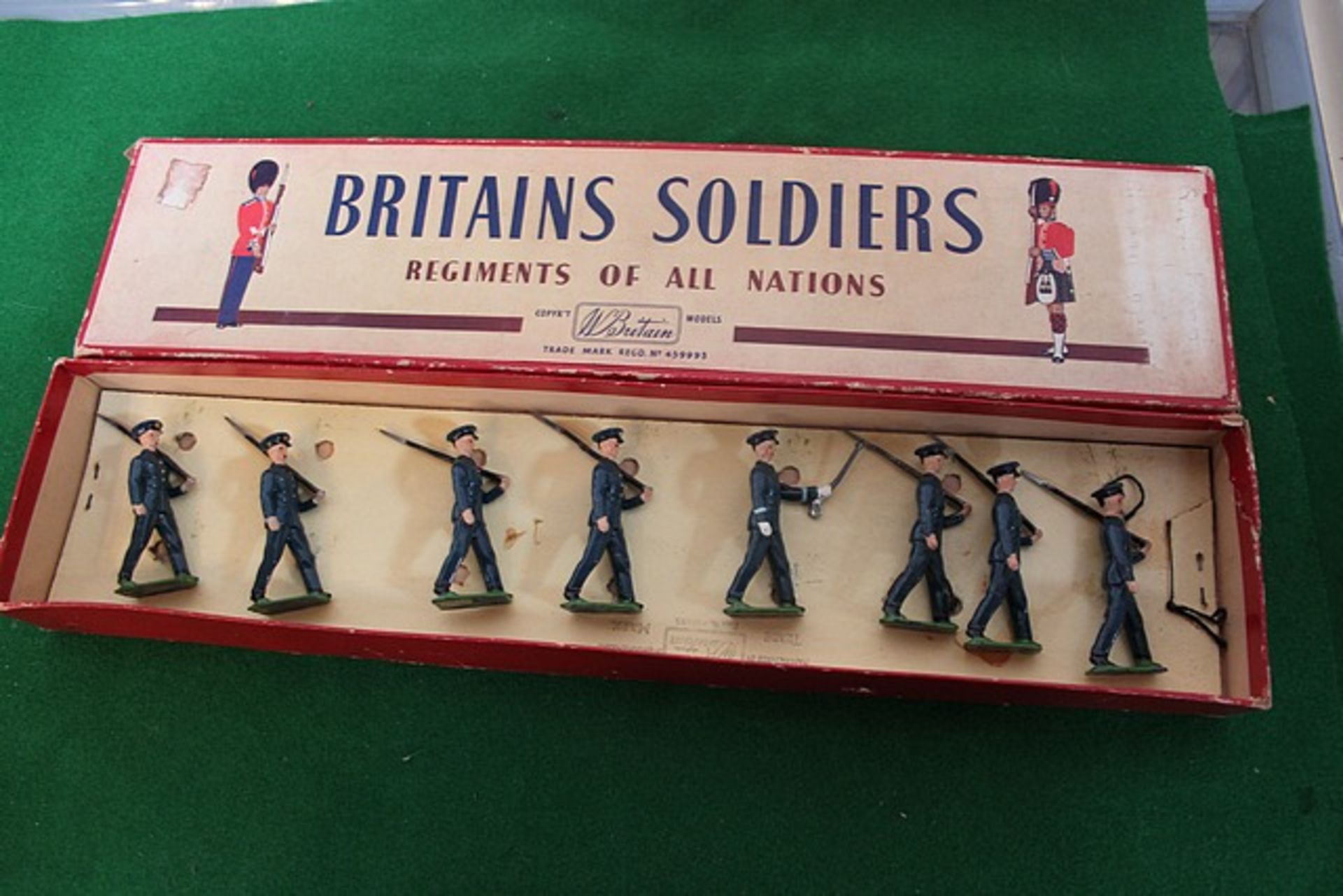 W Britain #2073 Diecast Britains Soldiers Regiments Of All Nations Royal Air Force (Marching At