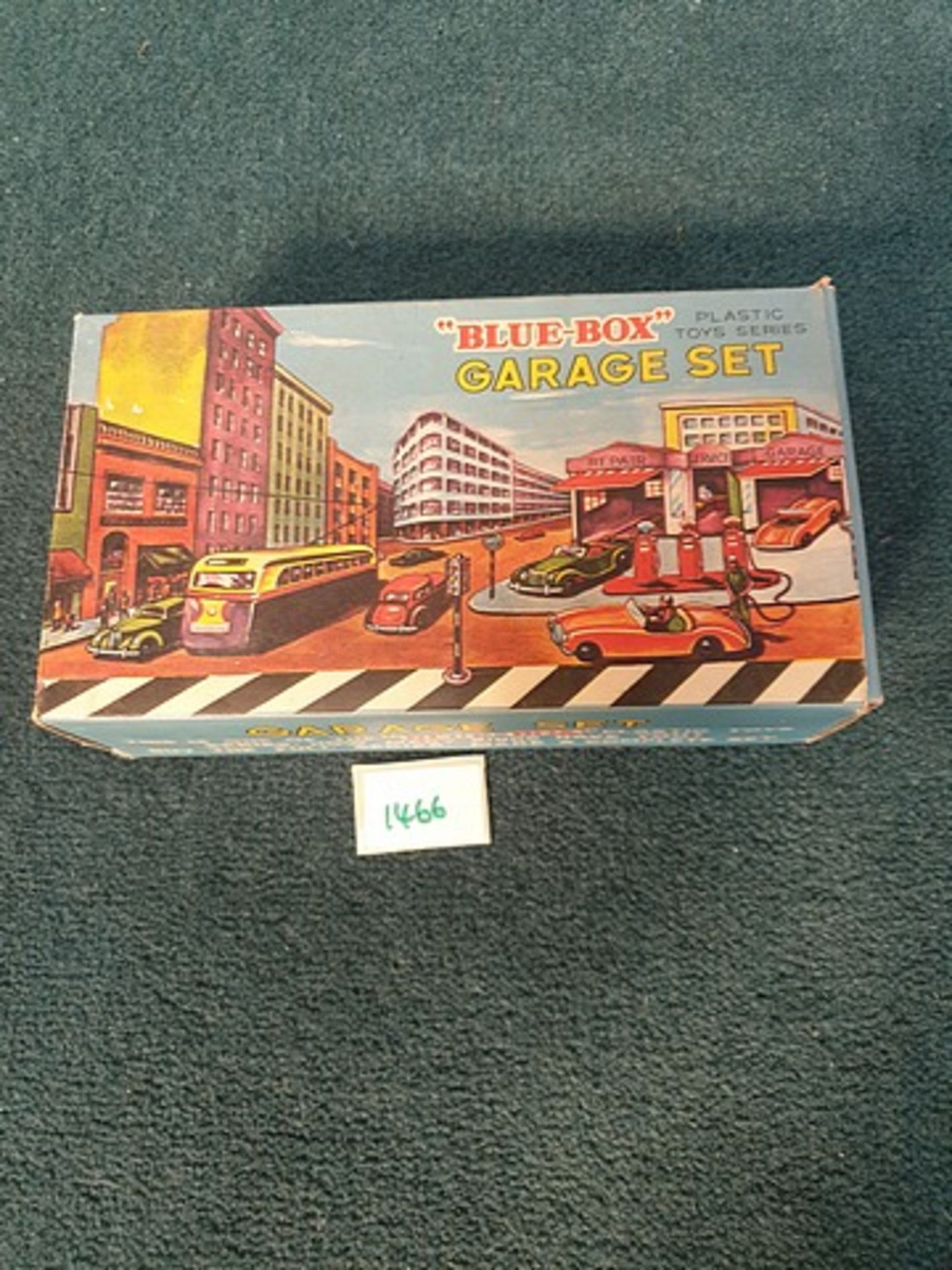 Blue Box International #7452 Garage Set Complete With 2 Cars Complete In Box - Image 2 of 3