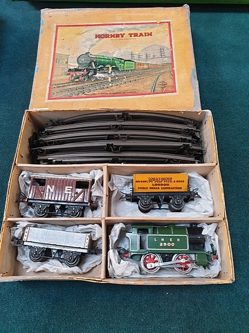 Hornby 20 volt Electric o gauge 1930's E120 Tank Goods Set TS 2409 with hand reversing complete in - Image 2 of 2