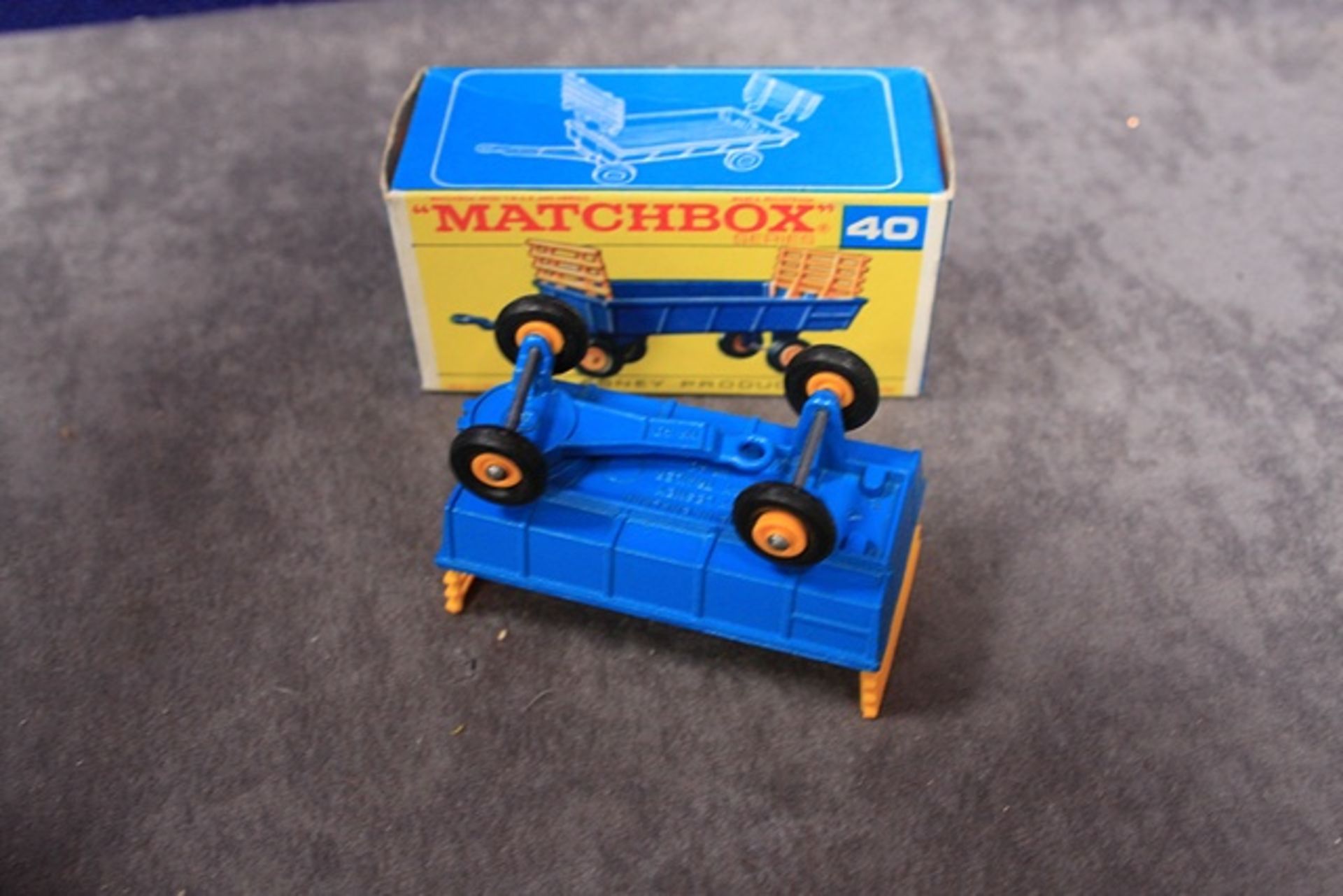 Mint Matchbox A Lesney Product #40 hay trailer in crisp Box - Image 3 of 3