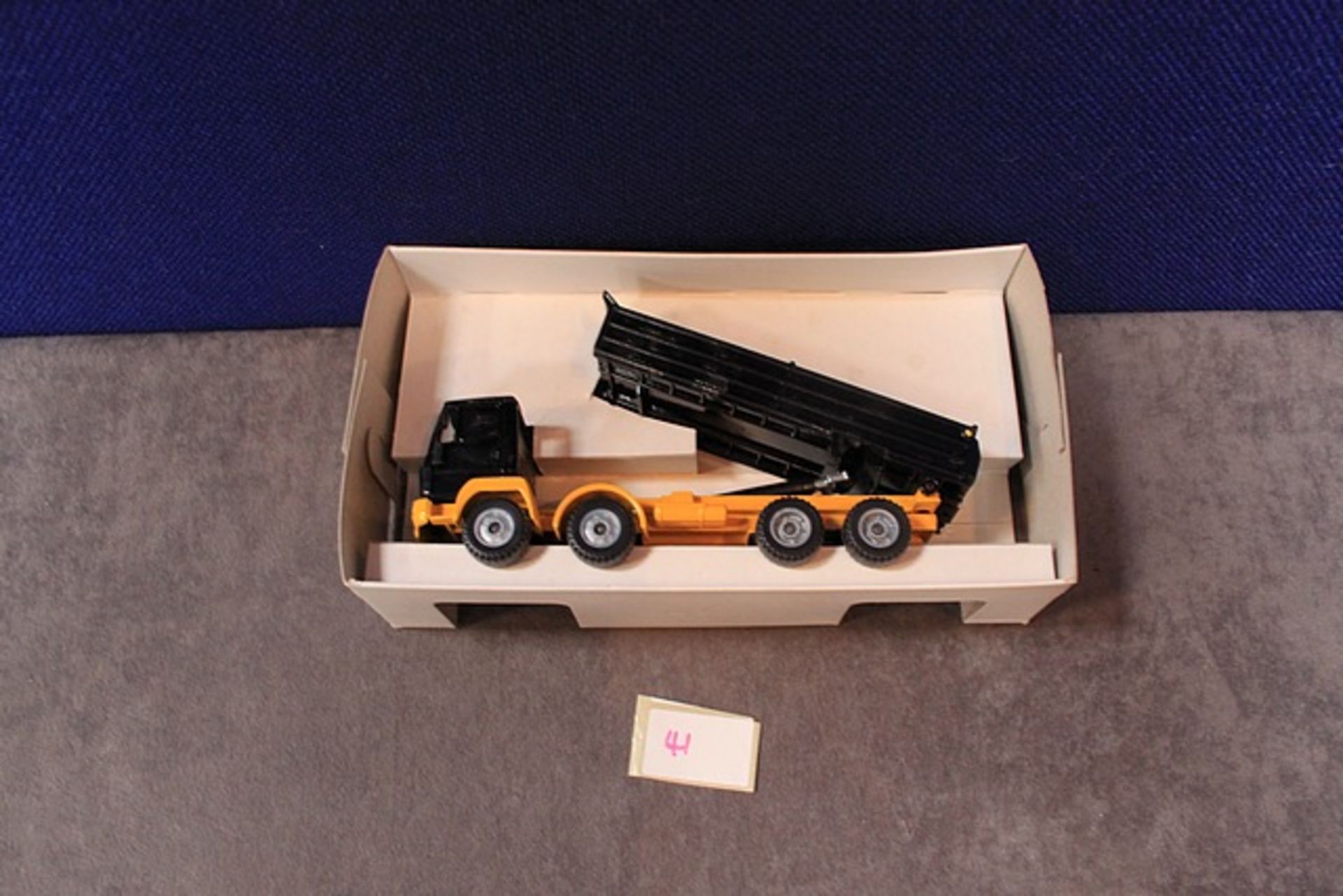 Siku Diecast Number 2616 Tipper Lorry With Good Box - Image 3 of 3