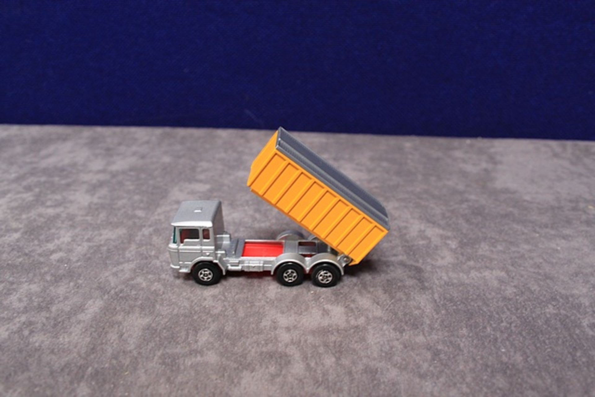 Mint Matchbox Superfast Diecast # 47 DAF Tipper Container Truck In Crisp Box - Image 4 of 4