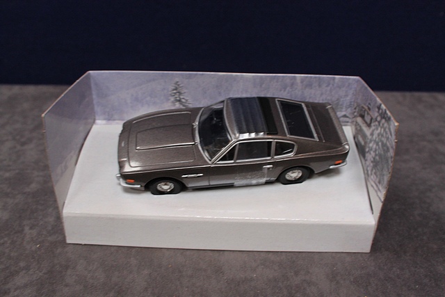 Corgi Toys #04801 Diecast 007 The Definitive Bond Collection The Living Daylights Aston Martin