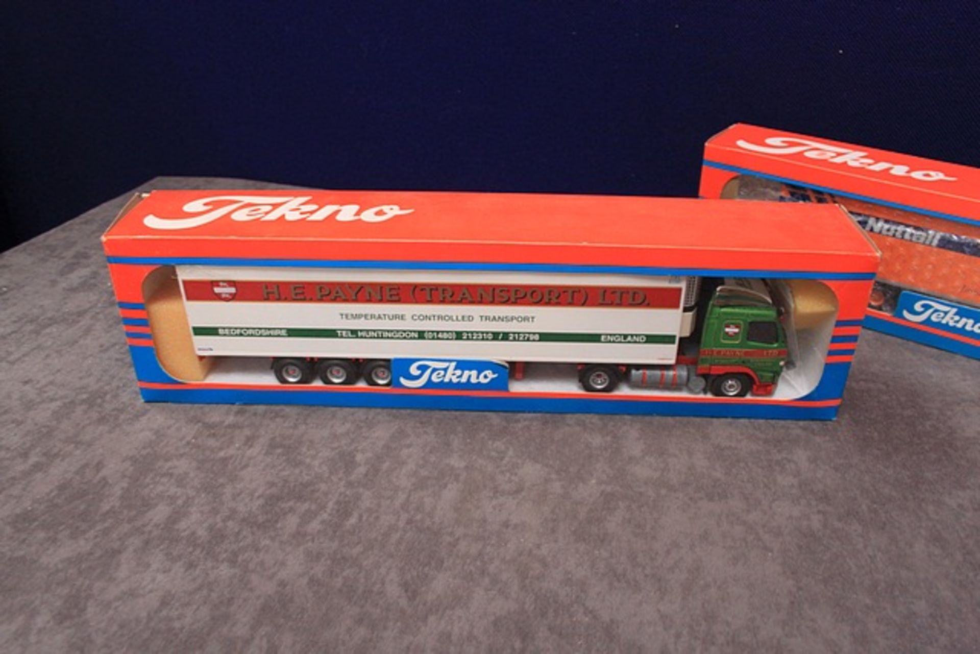 2x Tekno Lorries From The British Collection In Individual Boxes Comprising Of: Nr 60 H.E Payne