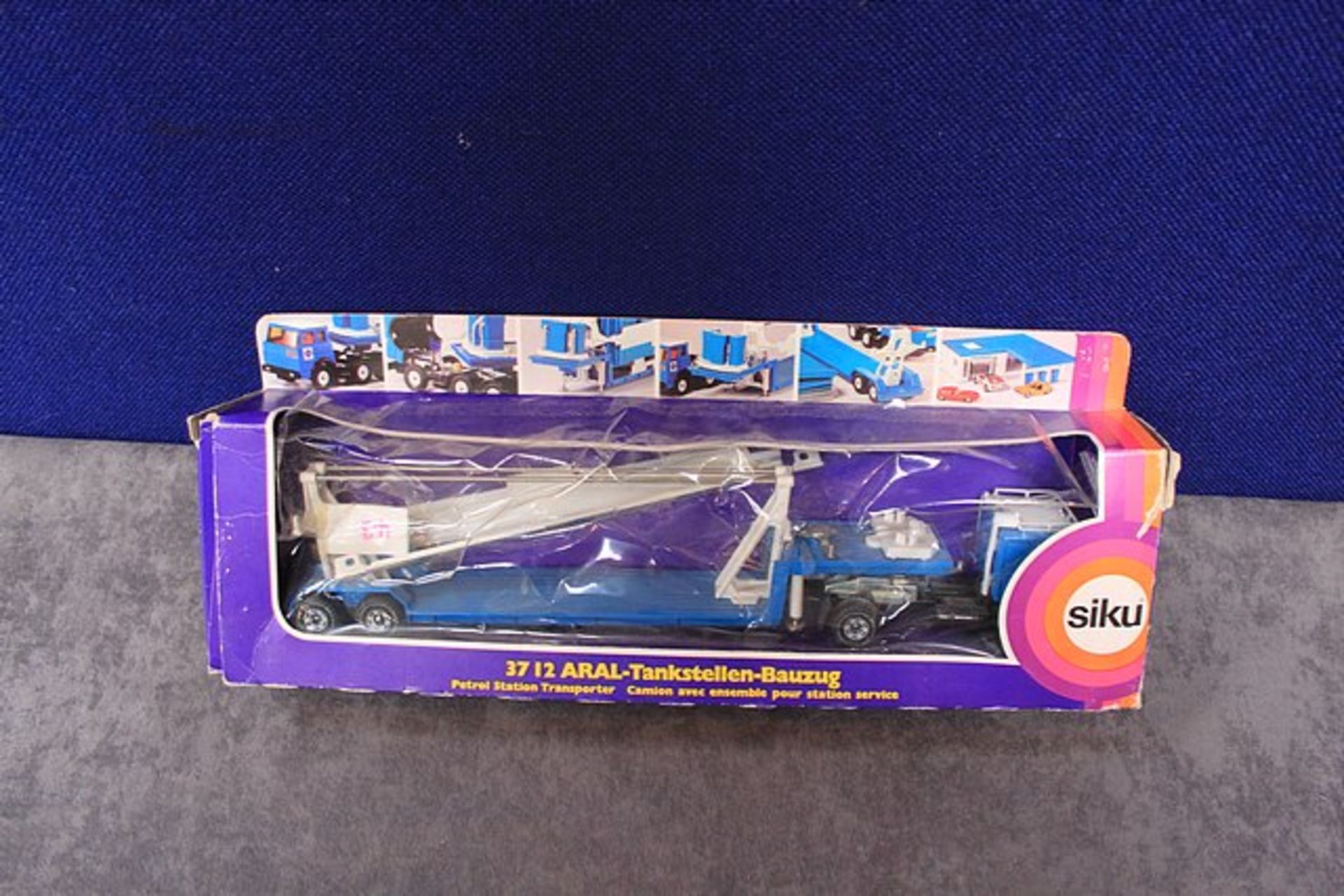 Mint Siku Diecast Number 3712 Petrol Station Transporter With Very Good Box (Cellophane Coming - Image 2 of 3