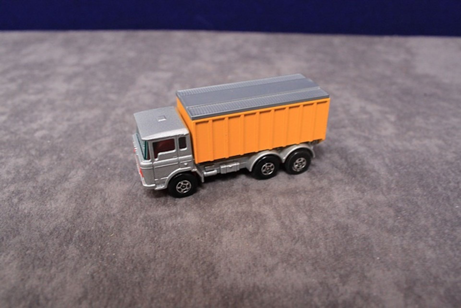Mint Matchbox Superfast Diecast # 47 DAF Tipper Container Truck In Crisp Box - Image 2 of 4